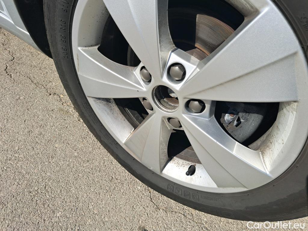  Skoda  Octavia SKODA  / 2016 / 5P / familiar Combi 1.6 TDI CR 85KW (115CV) Ambition #27