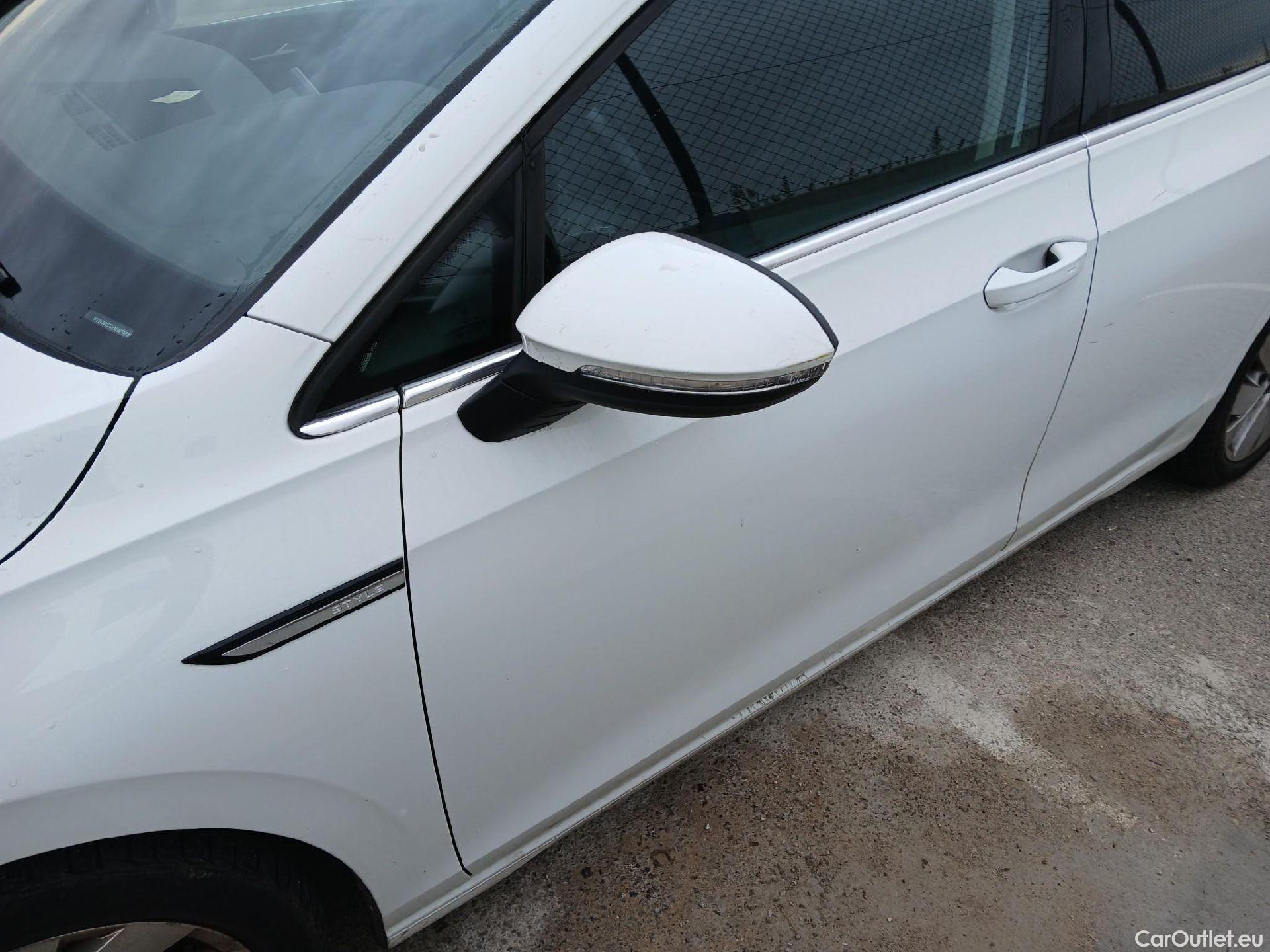  Volkswagen  Golf  VOLKSWAGEN / 2020 / 5P / berlina con portón Style 1.5 eTSI 110kW (150CV) DSG #12