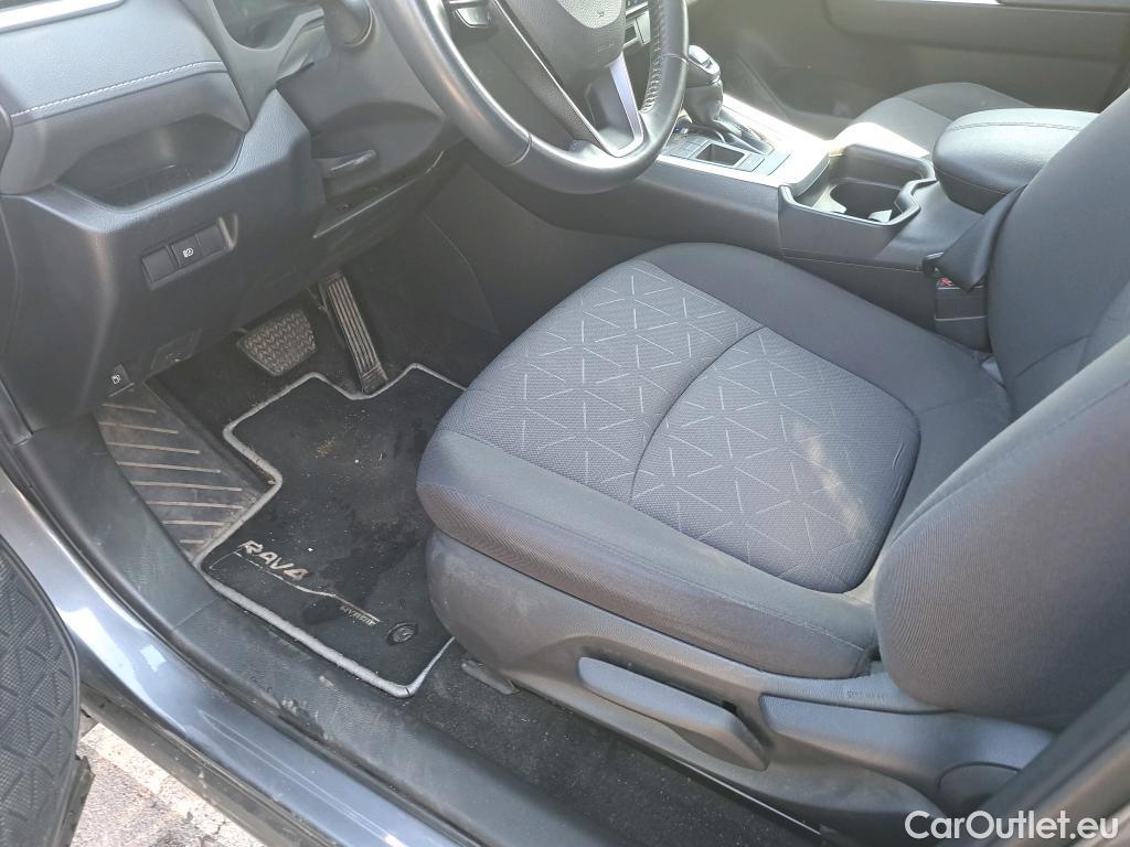  Toyota  RAV4 TOYOTA  / 2018 / 5P / todoterreno 2.5l 220H Advance #19