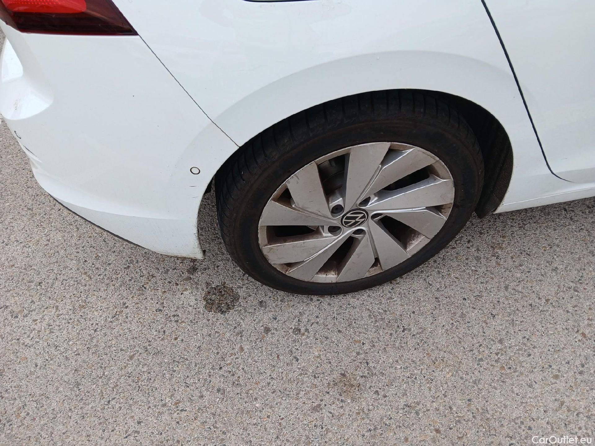  Volkswagen  Golf  VOLKSWAGEN / 2020 / 5P / berlina con portón Style 1.5 eTSI 110kW (150CV) DSG #4