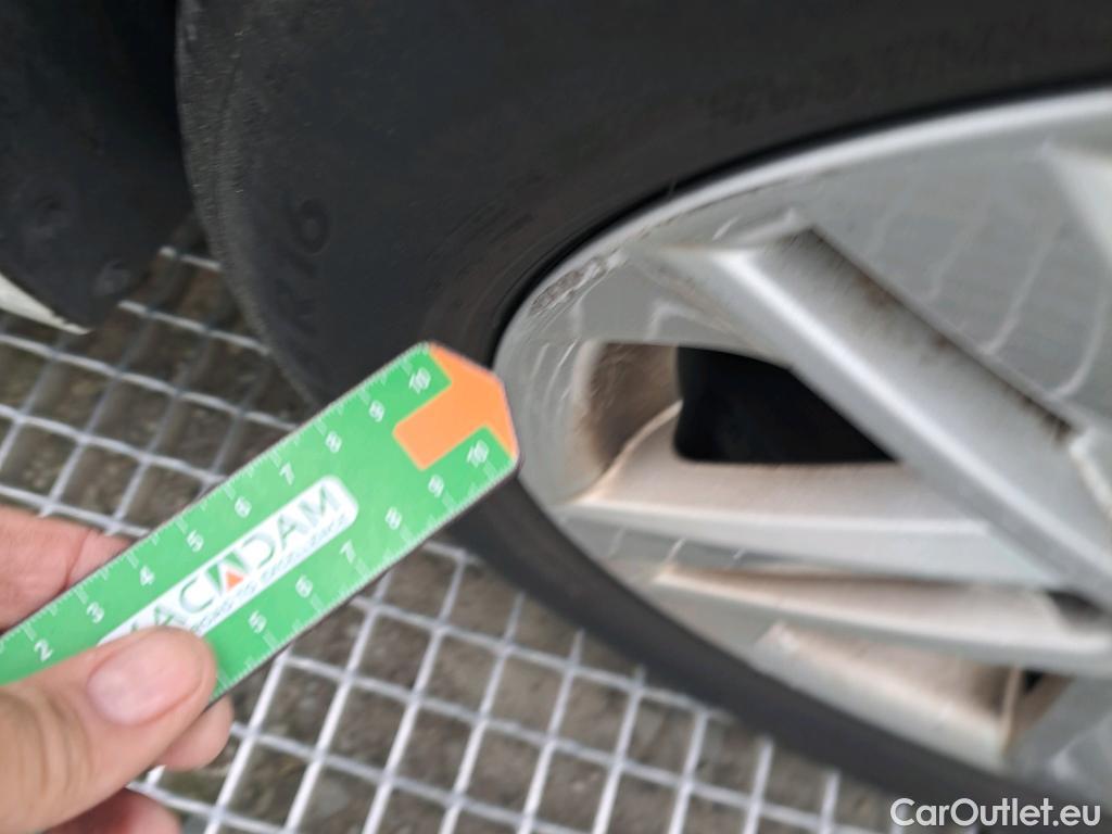  Toyota  Corolla TOYOTA  / 2019 / 5P / familiar 1.8 125H ACTIVE TECH E-CVT TOU SPORT #18