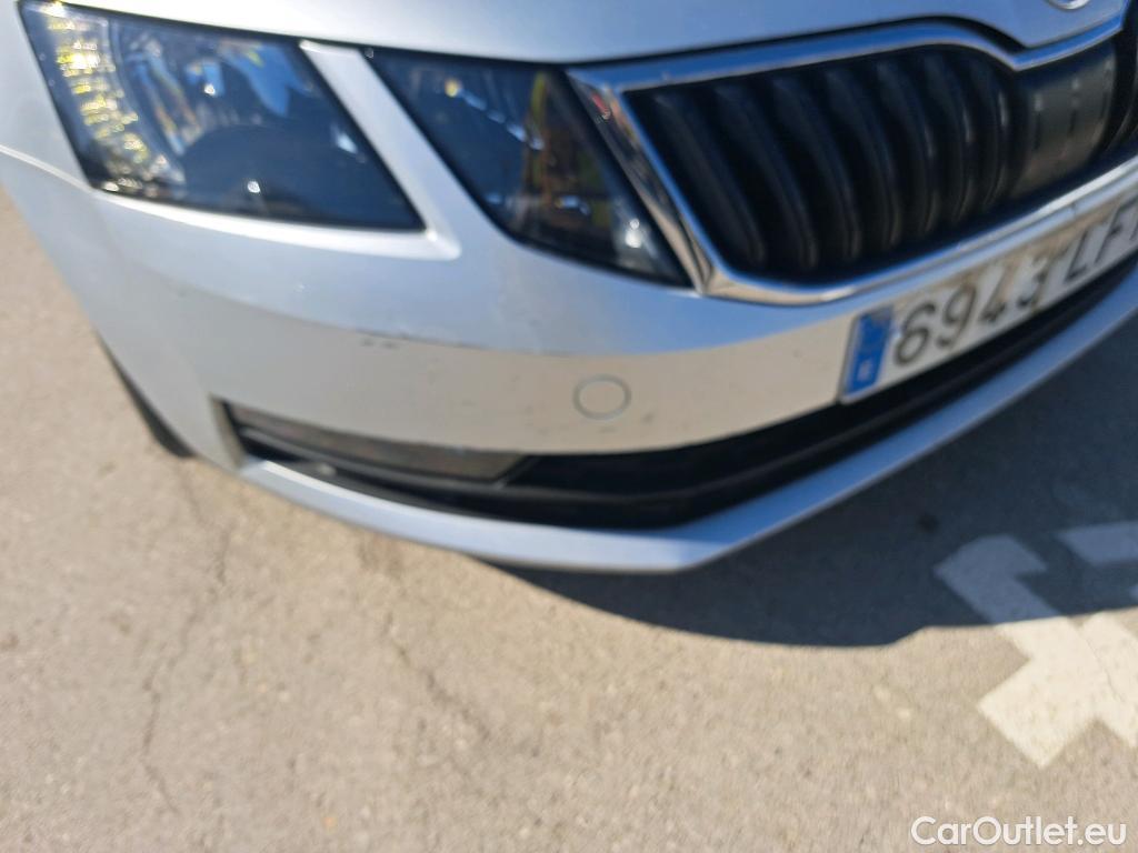  Skoda  Octavia SKODA  / 2016 / 5P / familiar Combi 1.6 TDI CR 85KW (115CV) Ambition #36
