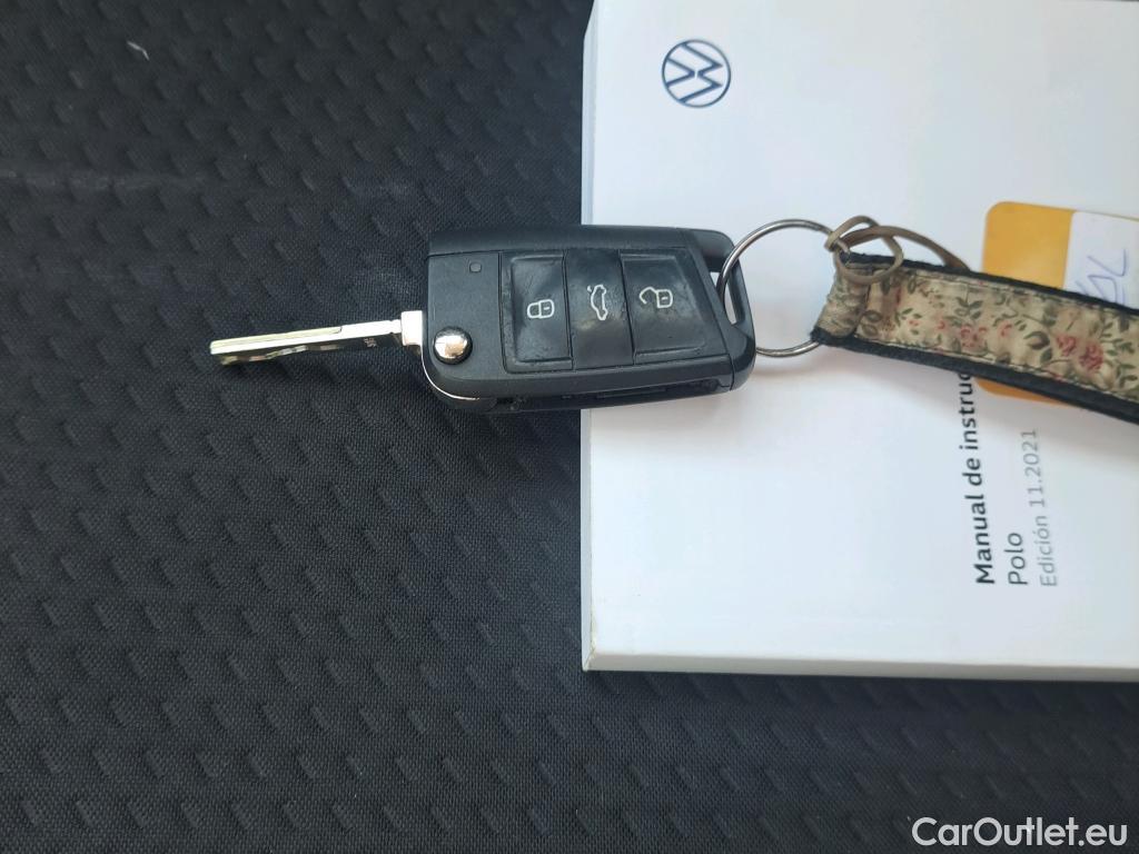  Volkswagen  Polo VOLKSWAGEN  / 2021 / 5P / berlina con portón Life 1.0 TSI 70kW (95CV) #2
