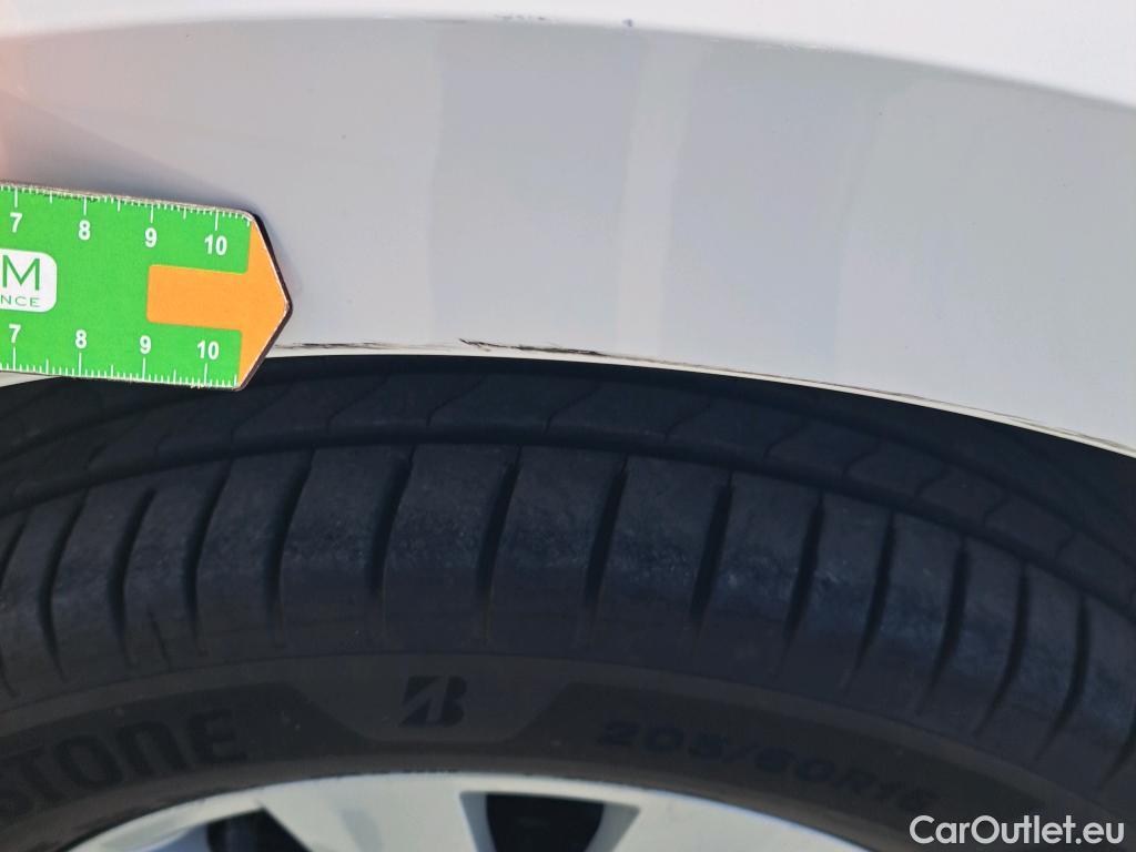  Skoda  KAMIQ SKODA  1.0 TSI 81kW (110CV) DSG Ambition #8