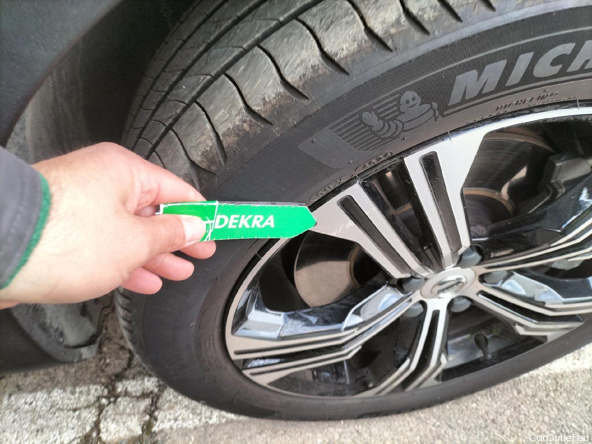  Volvo  XC 40 VOLVO XC40 / 2017 / 5P / todoterreno 1.5 T5 Twin Recharge Inscription Auto #44