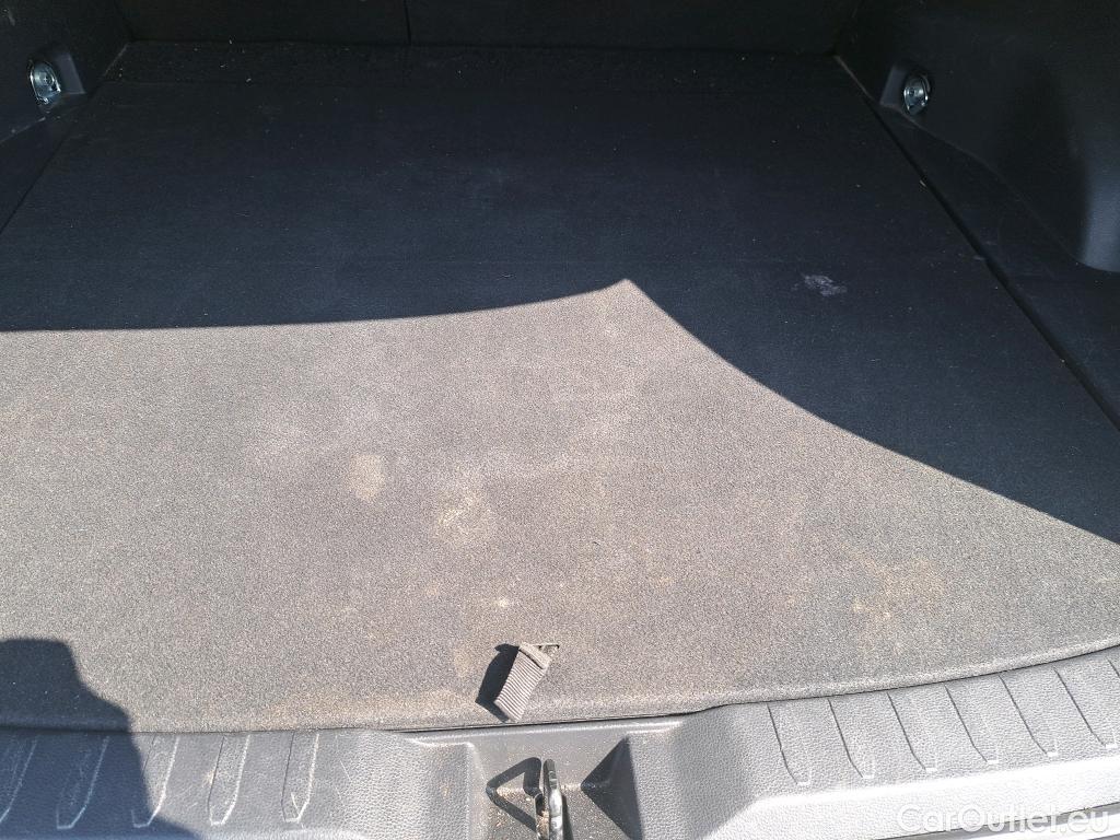  Toyota  RAV4 TOYOTA  / 2018 / 5P / todoterreno 2.5l 220H Advance #17