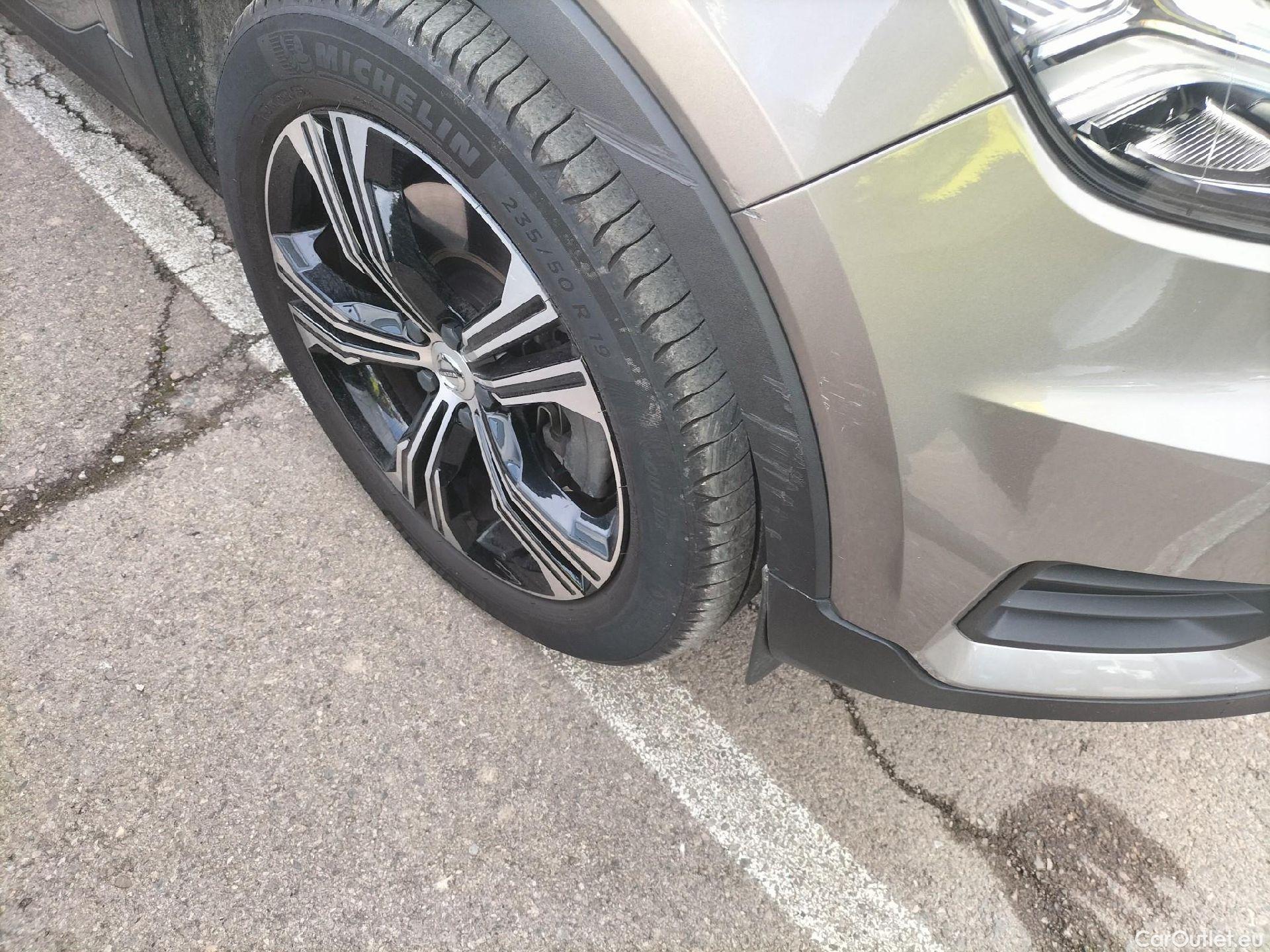  Volvo  XC 40 VOLVO XC40 / 2017 / 5P / todoterreno 1.5 T5 Twin Recharge Inscription Auto #4