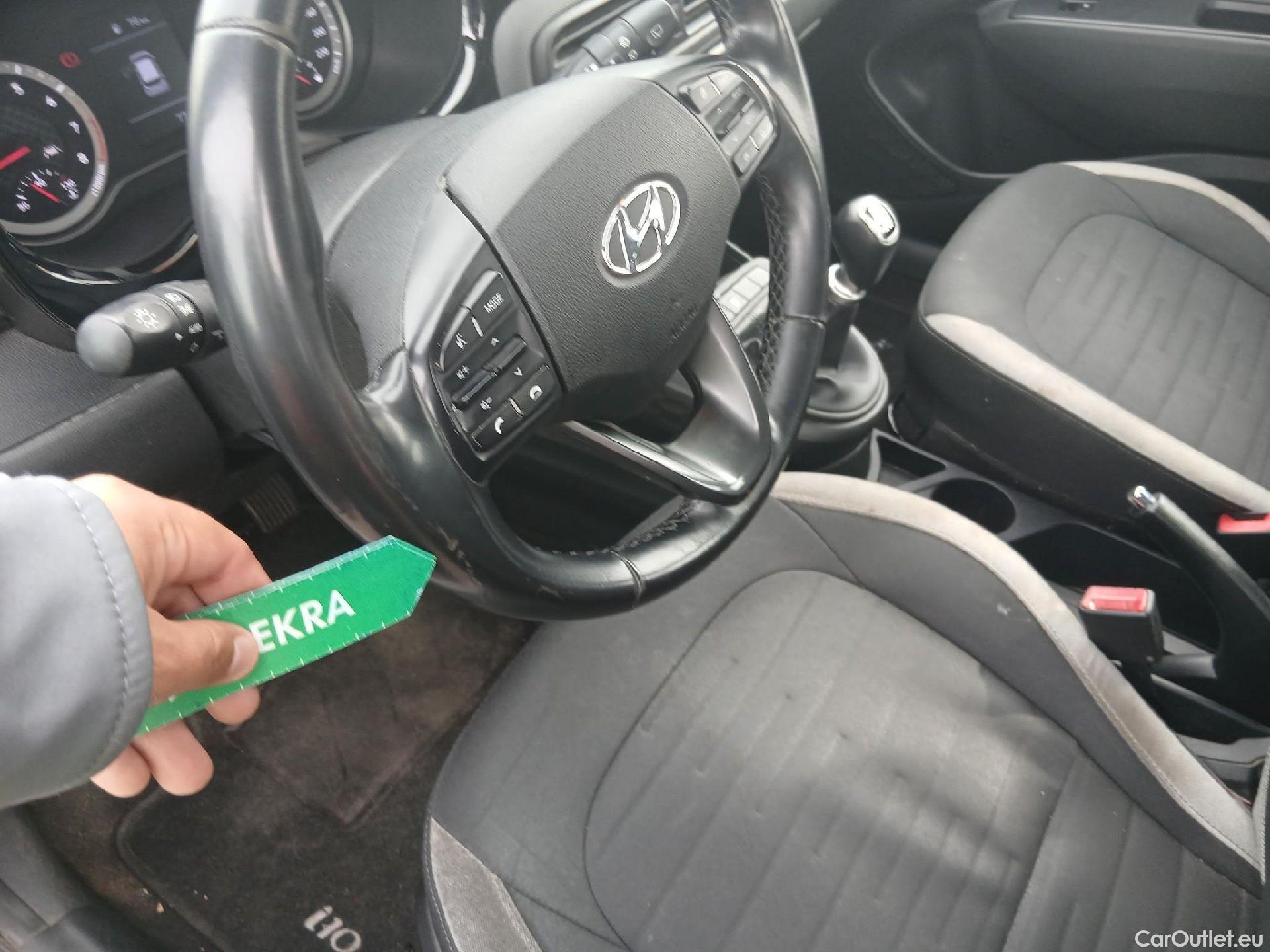  Hyundai  i10 HYUNDAI  / 2020 / 5P / berlina con portón 1.0 Klass #6