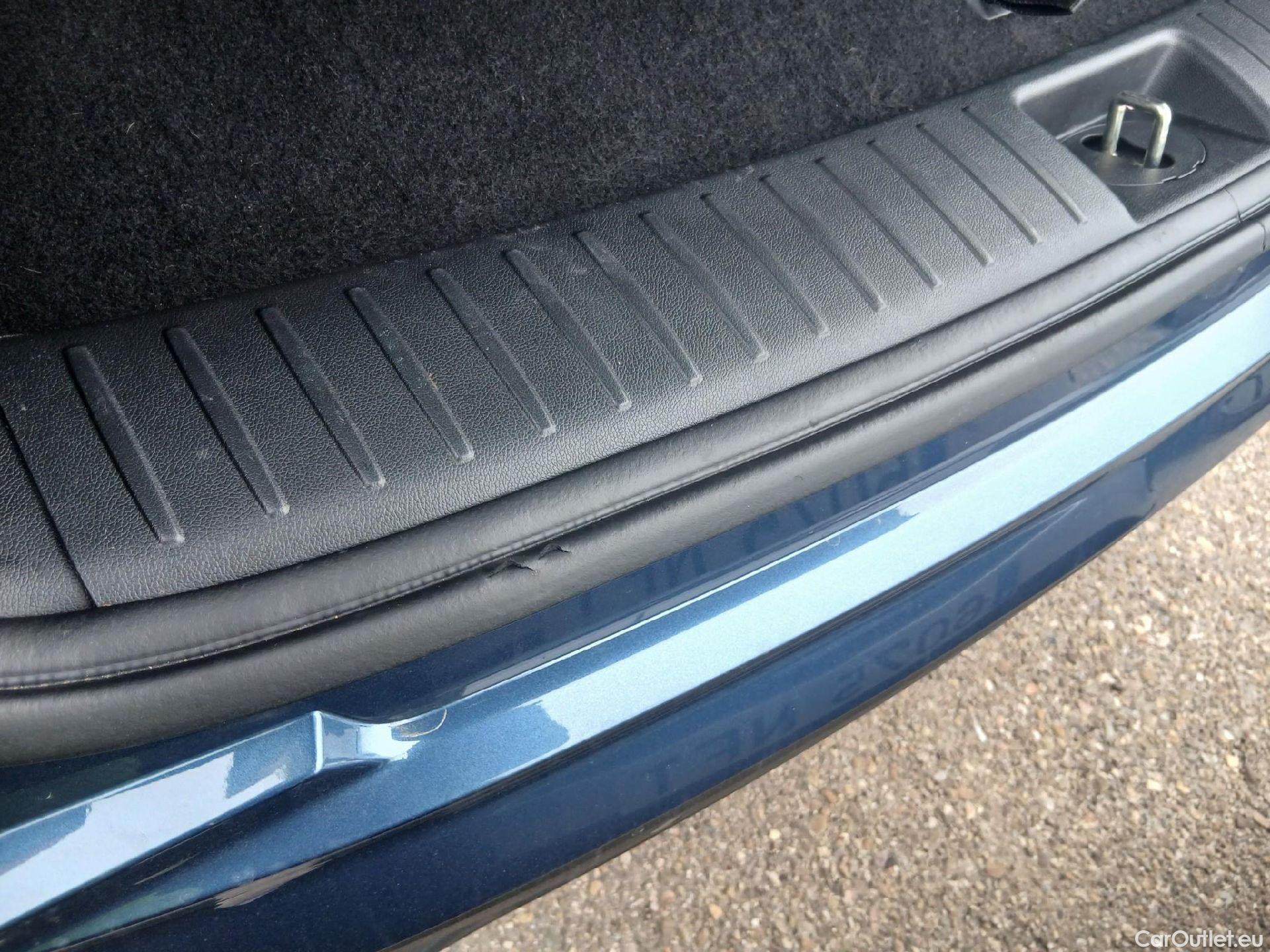  KIA  Sorento KIA  / 2020 / 5P / todoterreno 1.6 T-GDi HEV Drive 4x2 7pl #8