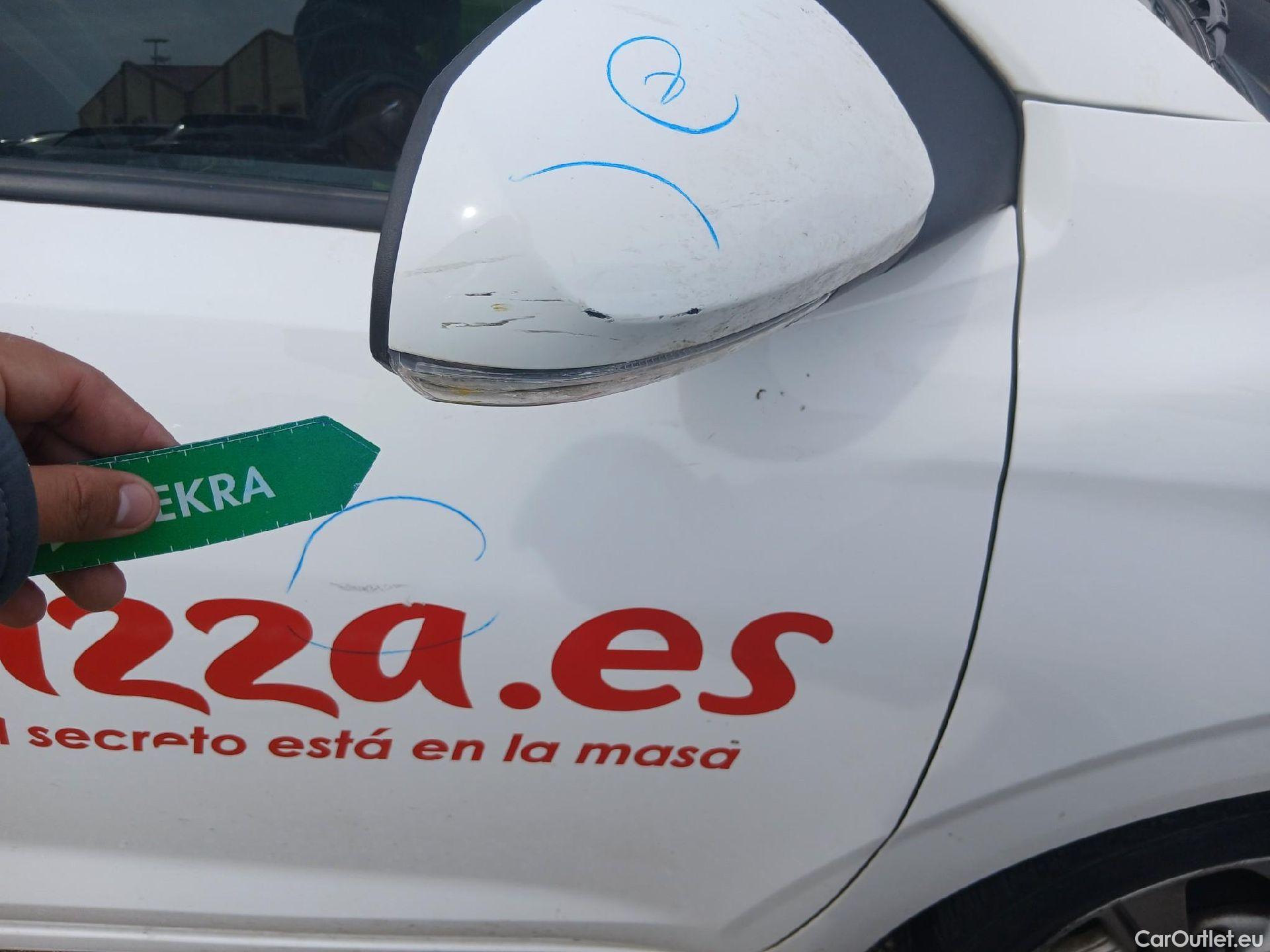  Hyundai  i10 HYUNDAI  / 2020 / 5P / berlina con portón 1.0 Klass #34