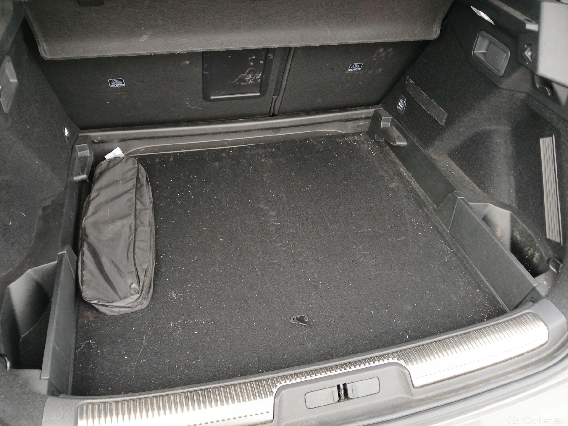  DS  DS7 DS DS 7 Crossback / 2017 / 5P / todoterreno PureTech 132kW (180CV) Auto. PERF.LINE #13