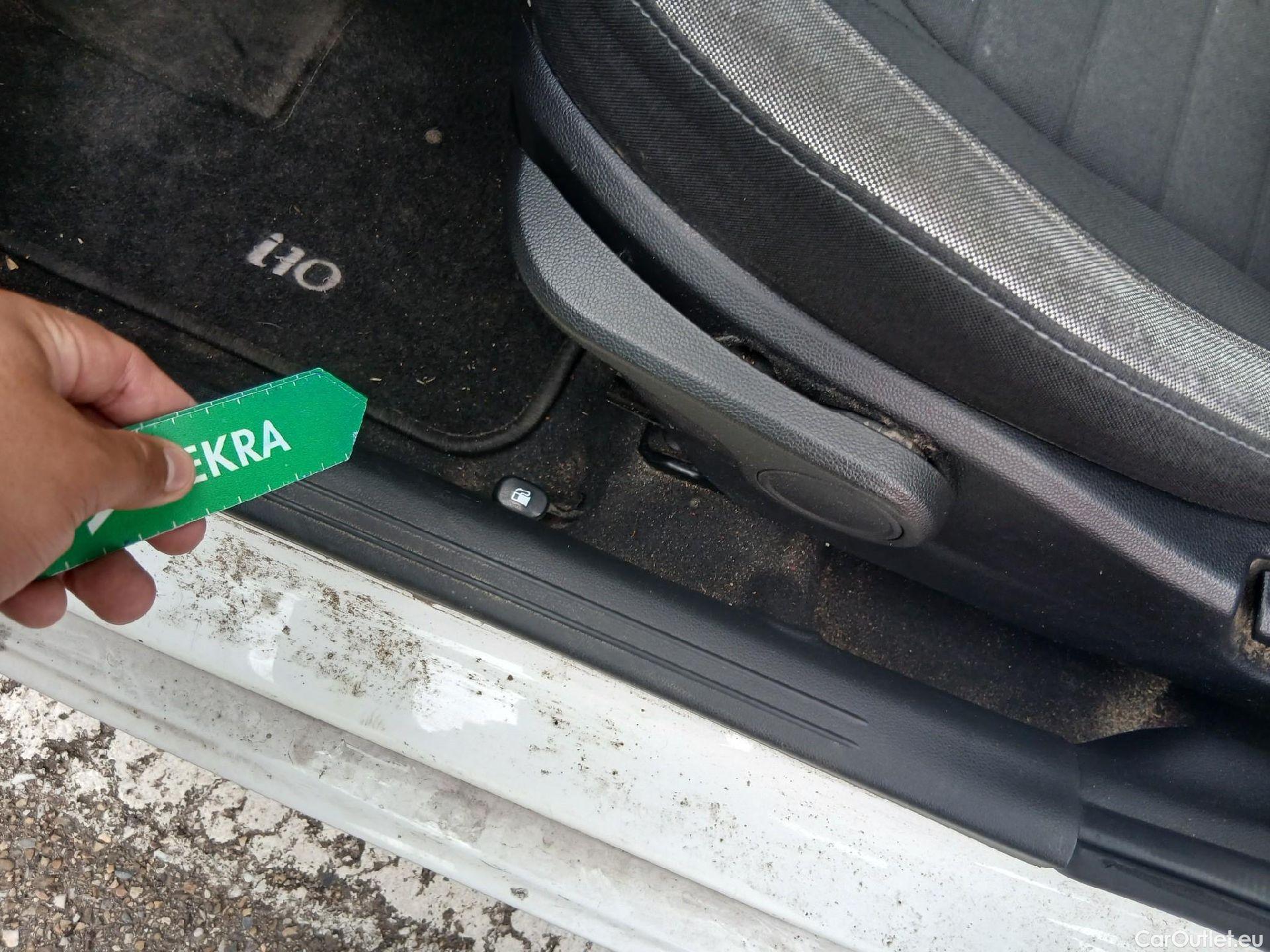  Hyundai  i10 HYUNDAI  / 2020 / 5P / berlina con portón 1.0 Klass #1