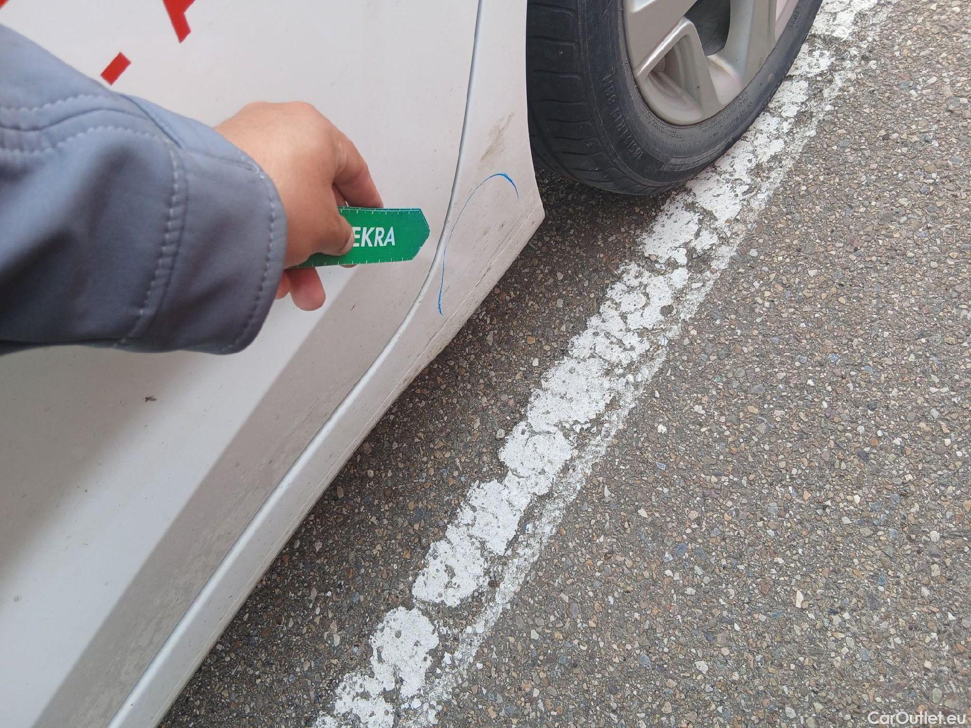  Hyundai  i10 HYUNDAI  / 2020 / 5P / berlina con portón 1.0 Klass #23