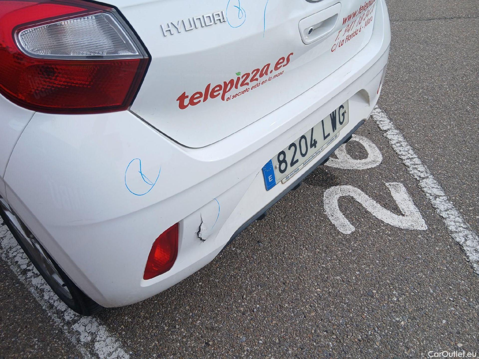  Hyundai  i10 HYUNDAI  / 2020 / 5P / berlina con portón 1.0 Klass #25