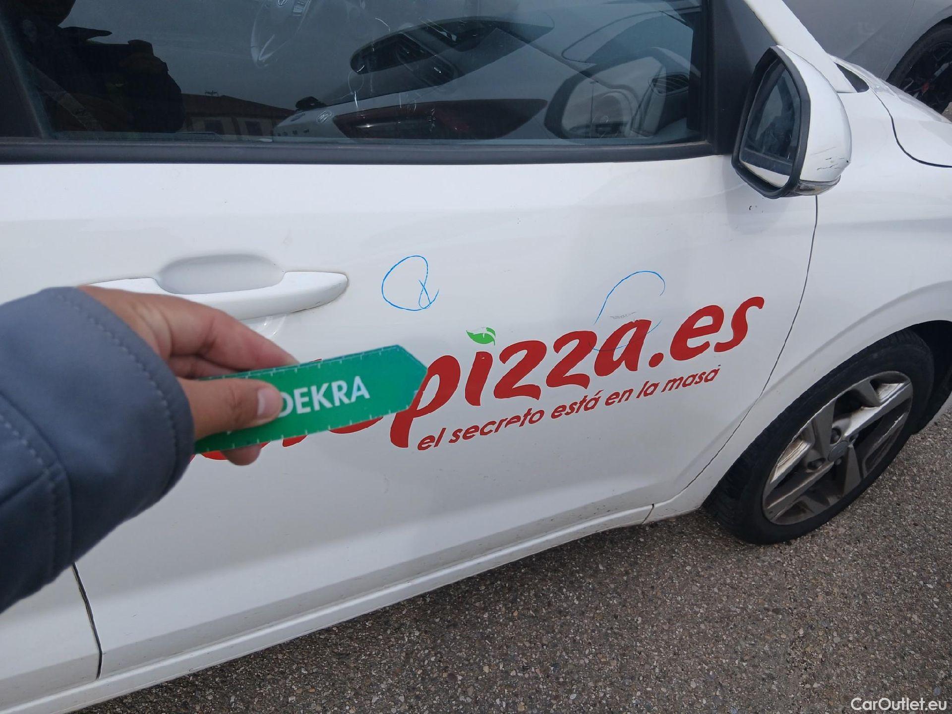  Hyundai  i10 HYUNDAI  / 2020 / 5P / berlina con portón 1.0 Klass #30