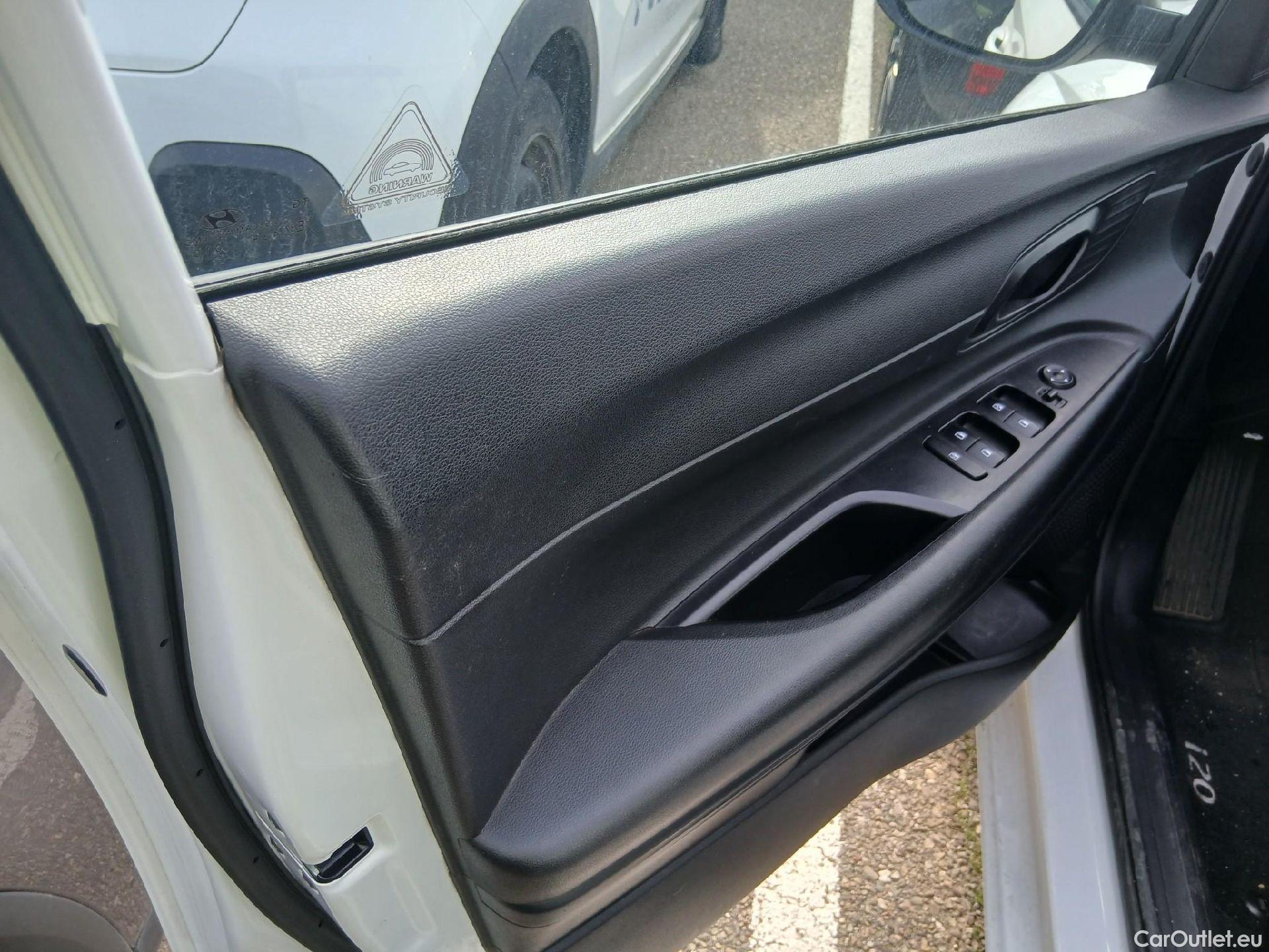  Hyundai  i20 HYUNDAI  / 2020 / 5P / berlina con portón 1.0 TGDI 74kW (100CV) 48V Klass #8