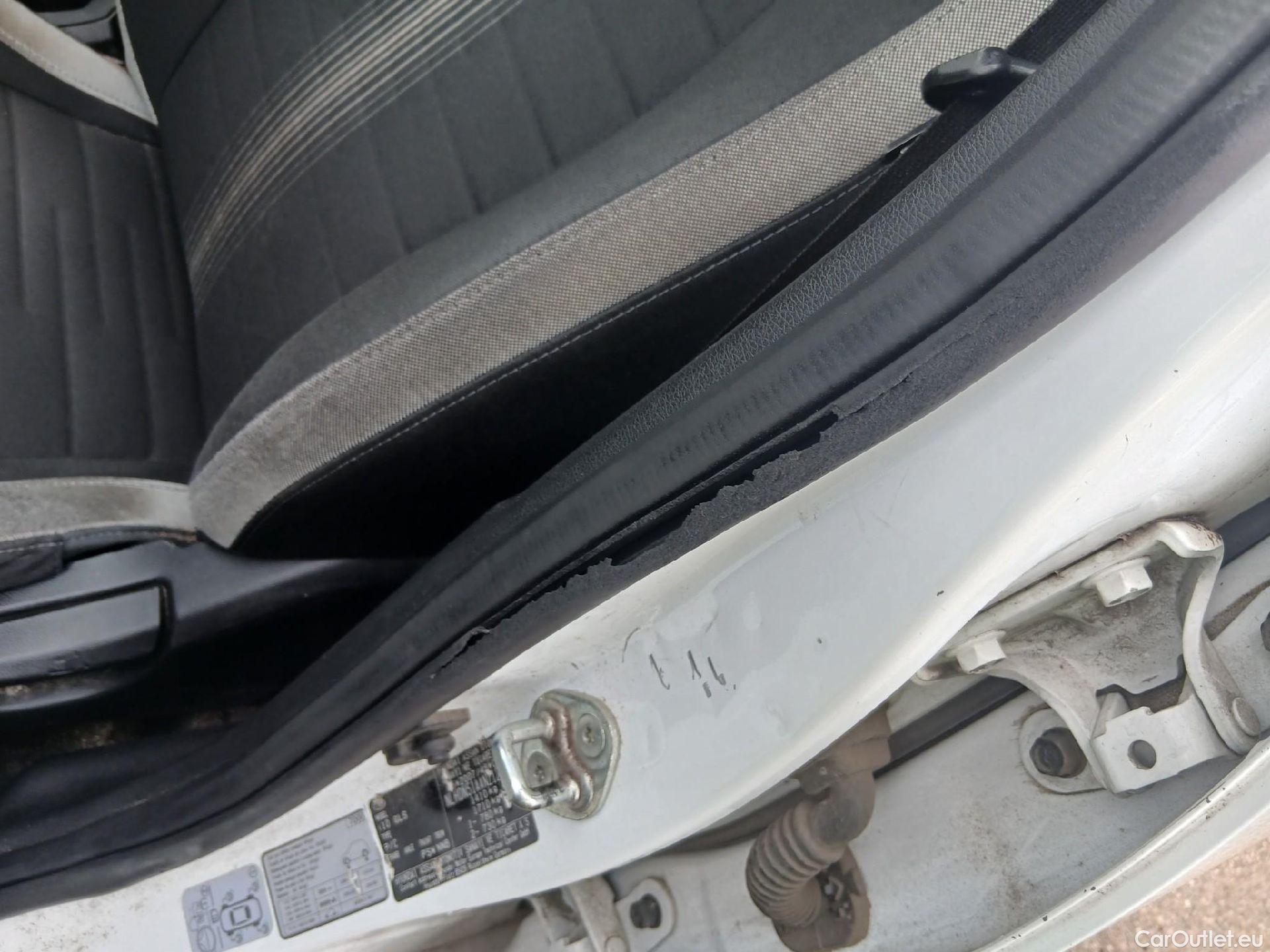  Hyundai  i10 HYUNDAI  / 2020 / 5P / berlina con portón 1.0 Klass #3