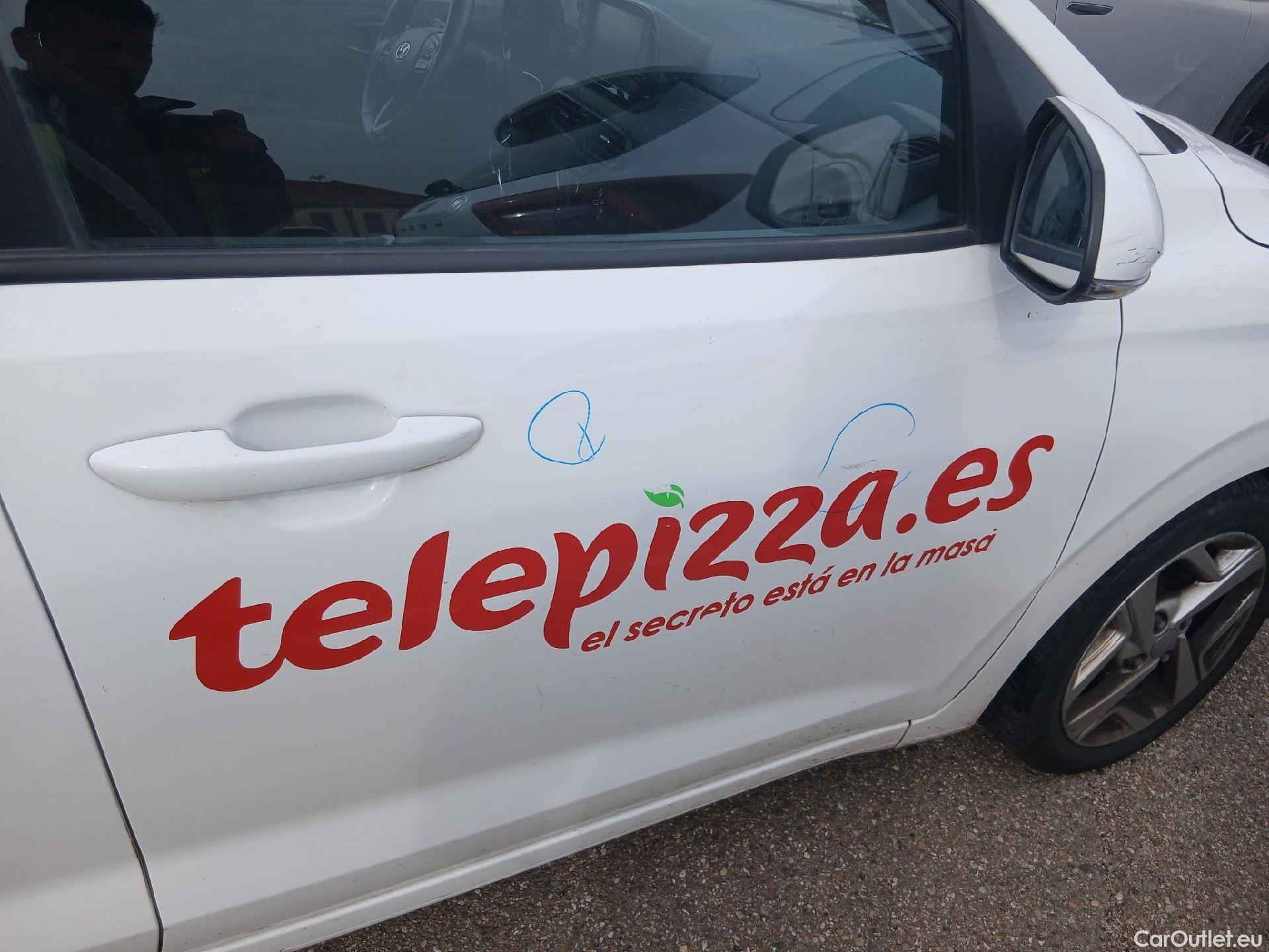  Hyundai  i10 HYUNDAI  / 2020 / 5P / berlina con portón 1.0 Klass #31