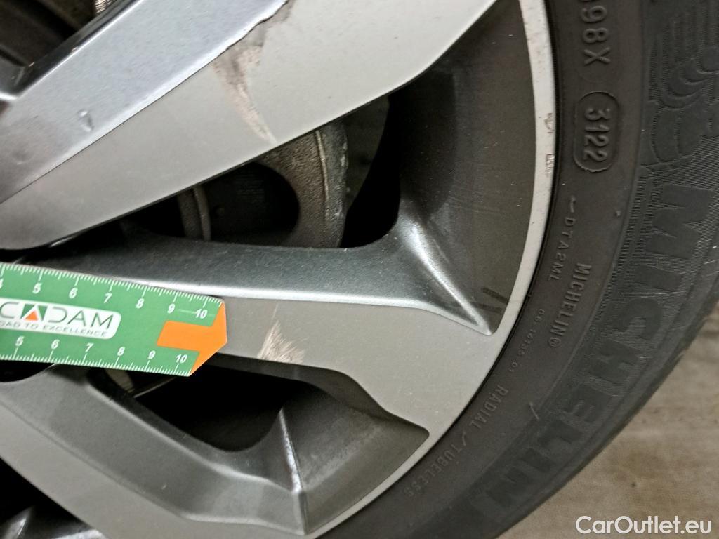  KIA  STONIC KIA  / 2017 / 5P / todoterreno 1.0 T-GDi 74kW (100CV) MHEV iMT Concept #8