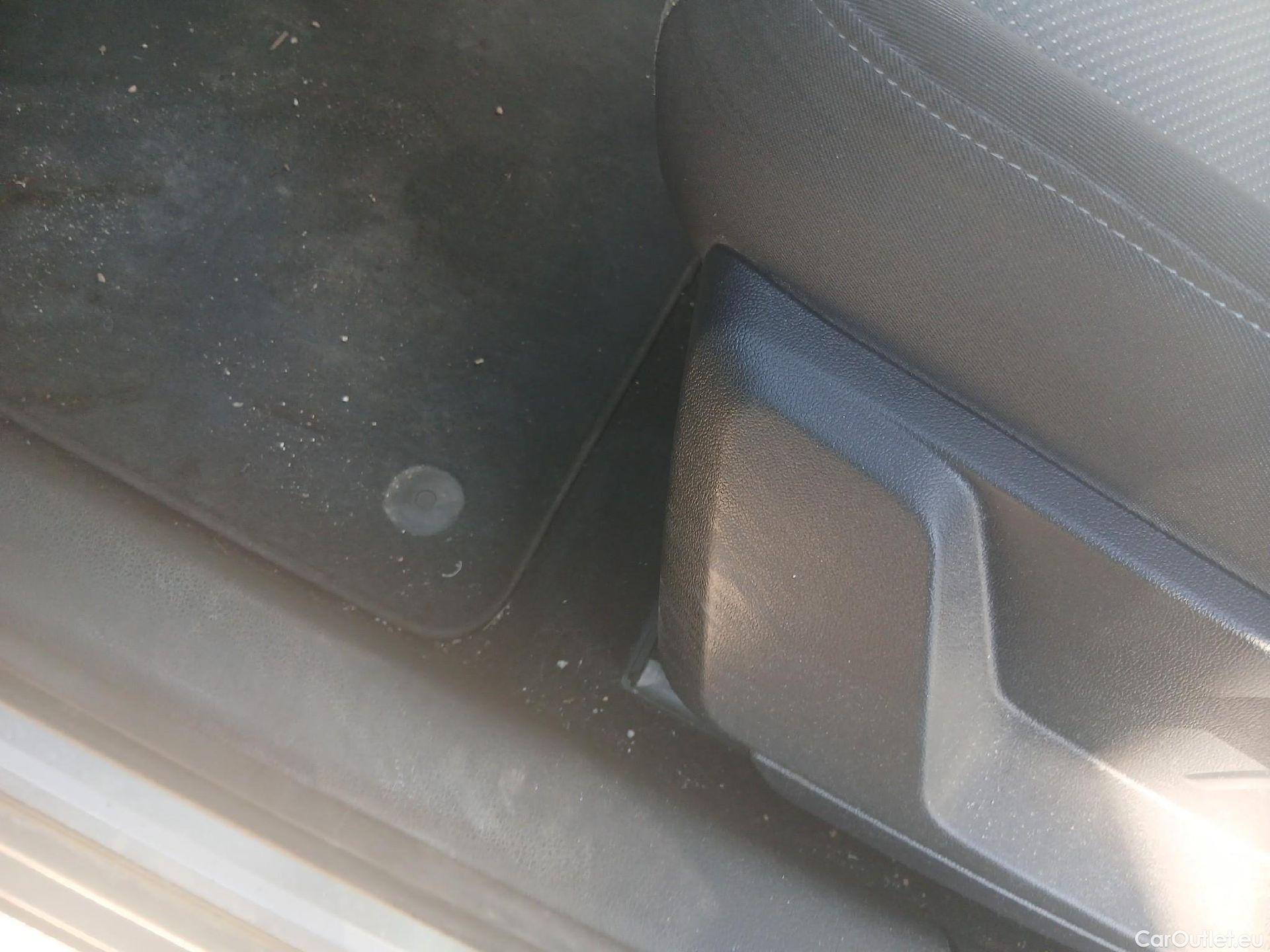  Audi  Q2 AUDI  / 2016 / 5P / todoterreno Design 30 TFSI 85kW (116CV) #3