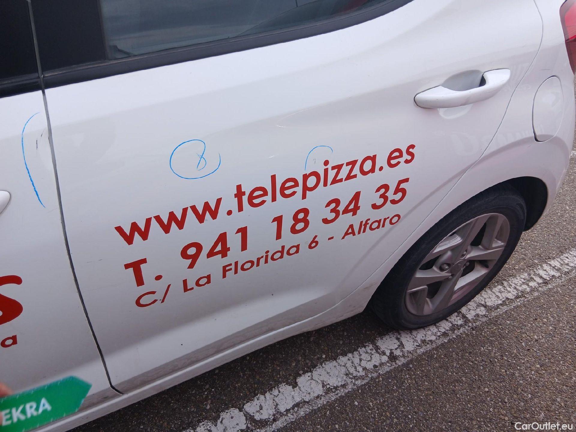  Hyundai  i10 HYUNDAI  / 2020 / 5P / berlina con portón 1.0 Klass #20