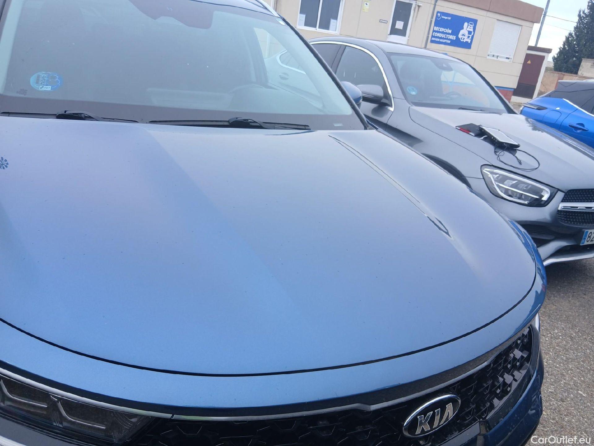  KIA  Sorento KIA  / 2020 / 5P / todoterreno 1.6 T-GDi HEV Drive 4x2 7pl #11