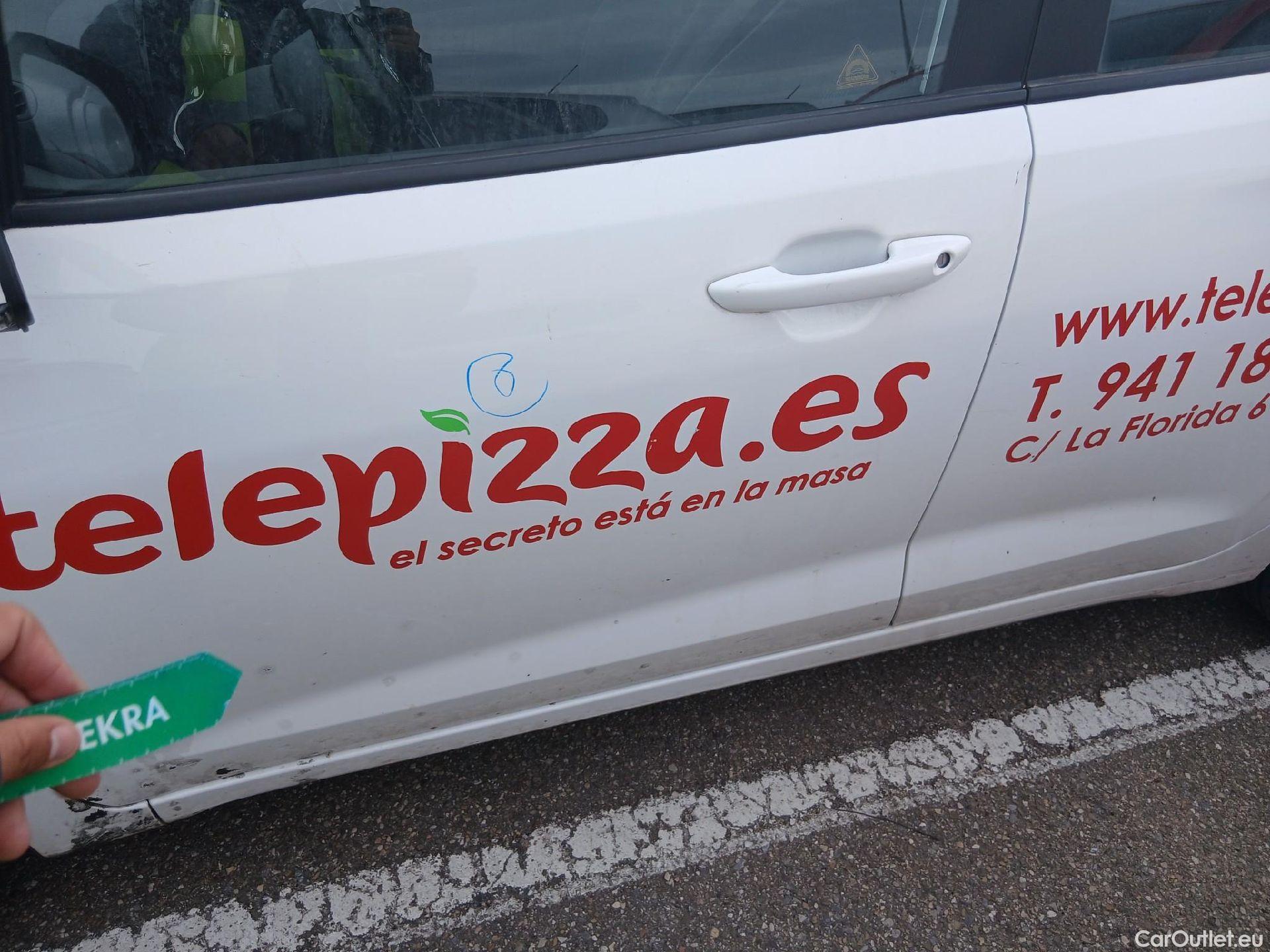  Hyundai  i10 HYUNDAI  / 2020 / 5P / berlina con portón 1.0 Klass #19