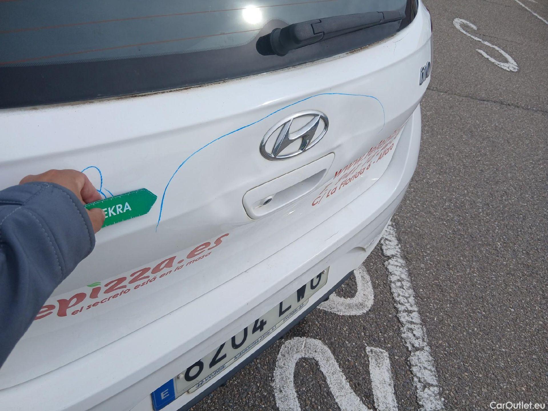  Hyundai  i10 HYUNDAI  / 2020 / 5P / berlina con portón 1.0 Klass #27