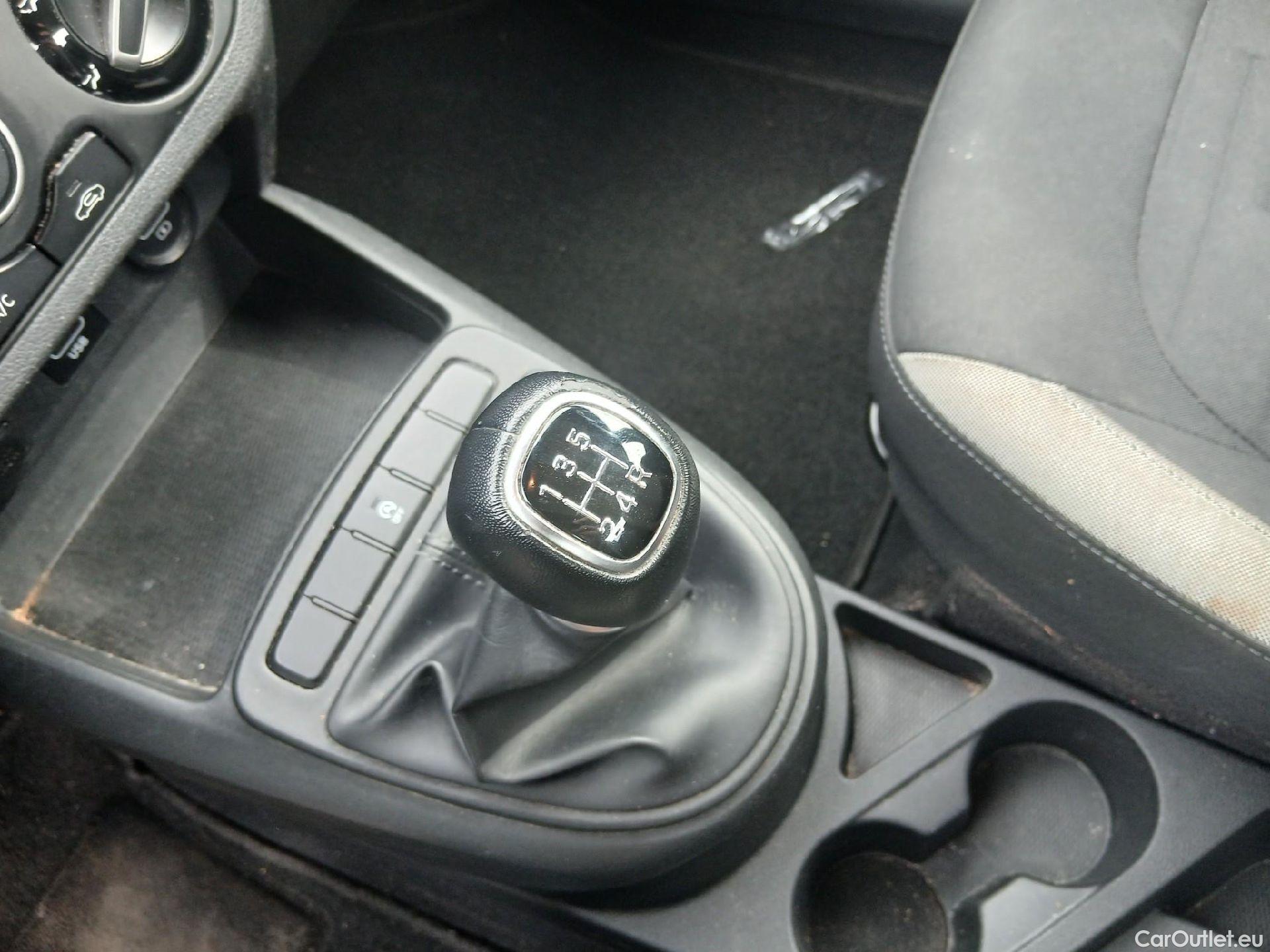  Hyundai  i10 HYUNDAI  / 2020 / 5P / berlina con portón 1.0 Klass #8