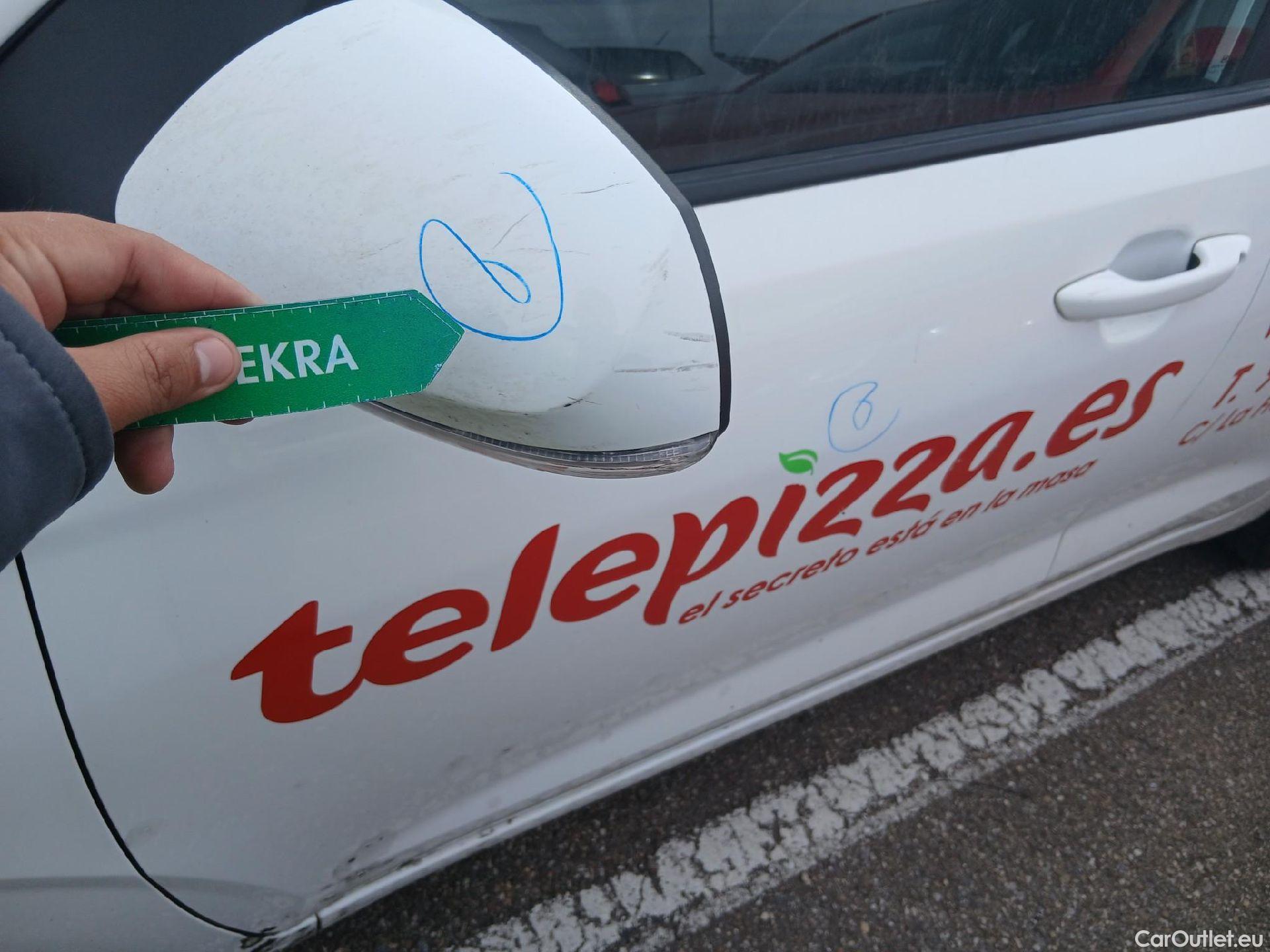  Hyundai  i10 HYUNDAI  / 2020 / 5P / berlina con portón 1.0 Klass #17