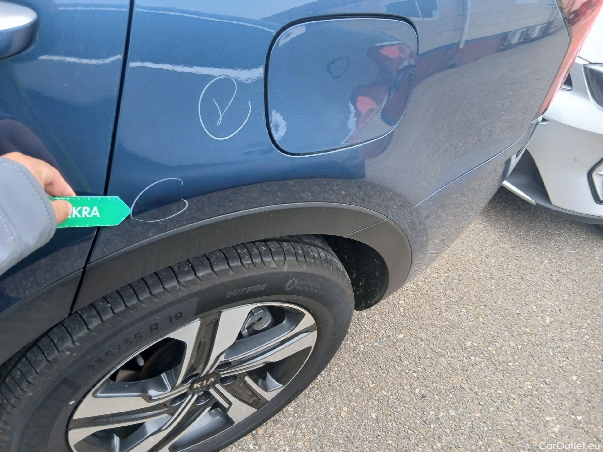  KIA  Sorento KIA  / 2020 / 5P / todoterreno 1.6 T-GDi HEV Drive 4x2 7pl #17