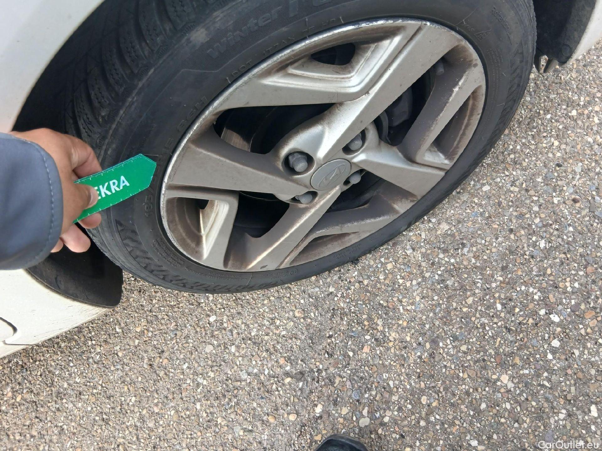  Hyundai  i10 HYUNDAI  / 2020 / 5P / berlina con portón 1.0 Klass #37