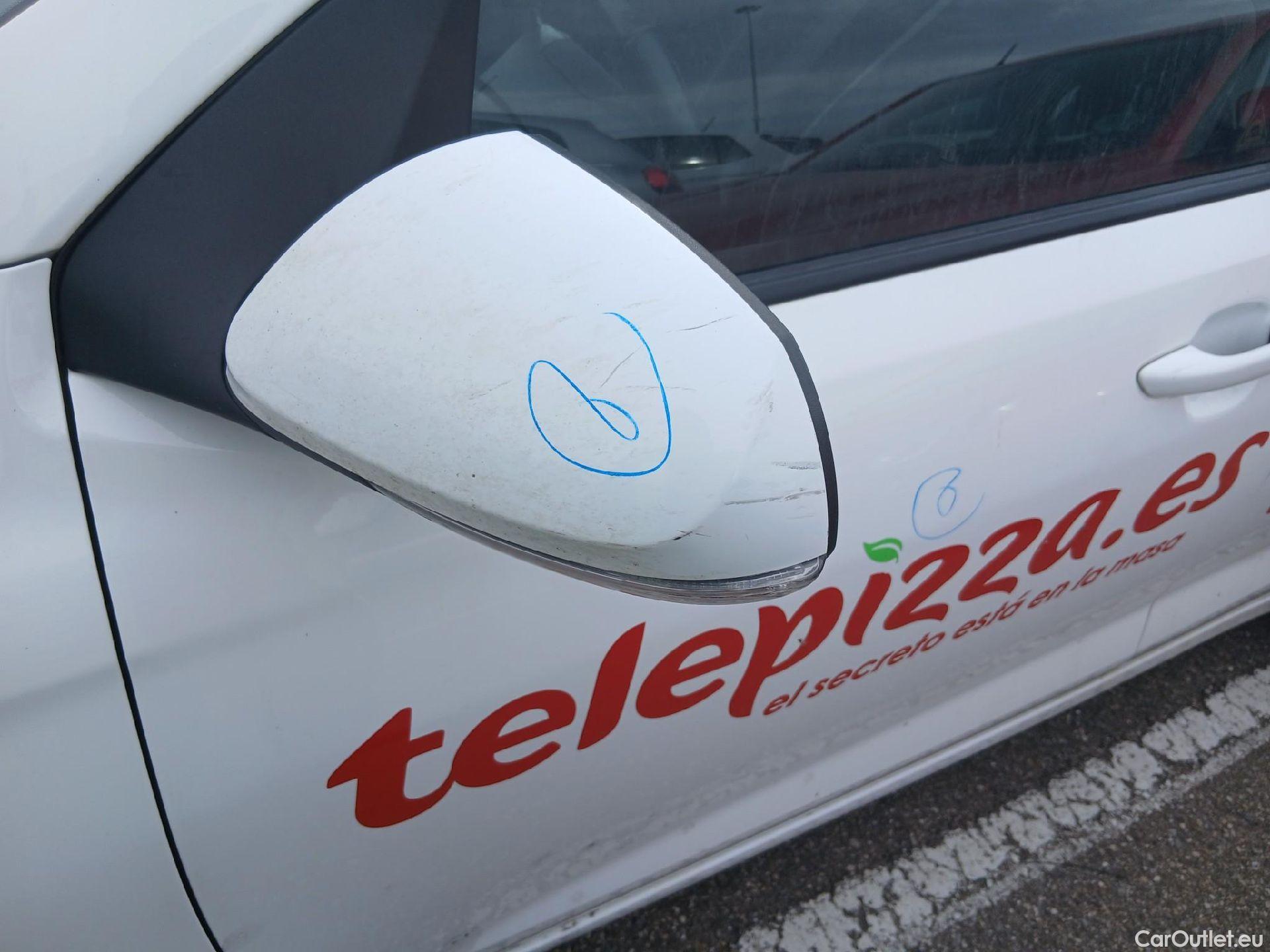  Hyundai  i10 HYUNDAI  / 2020 / 5P / berlina con portón 1.0 Klass #16