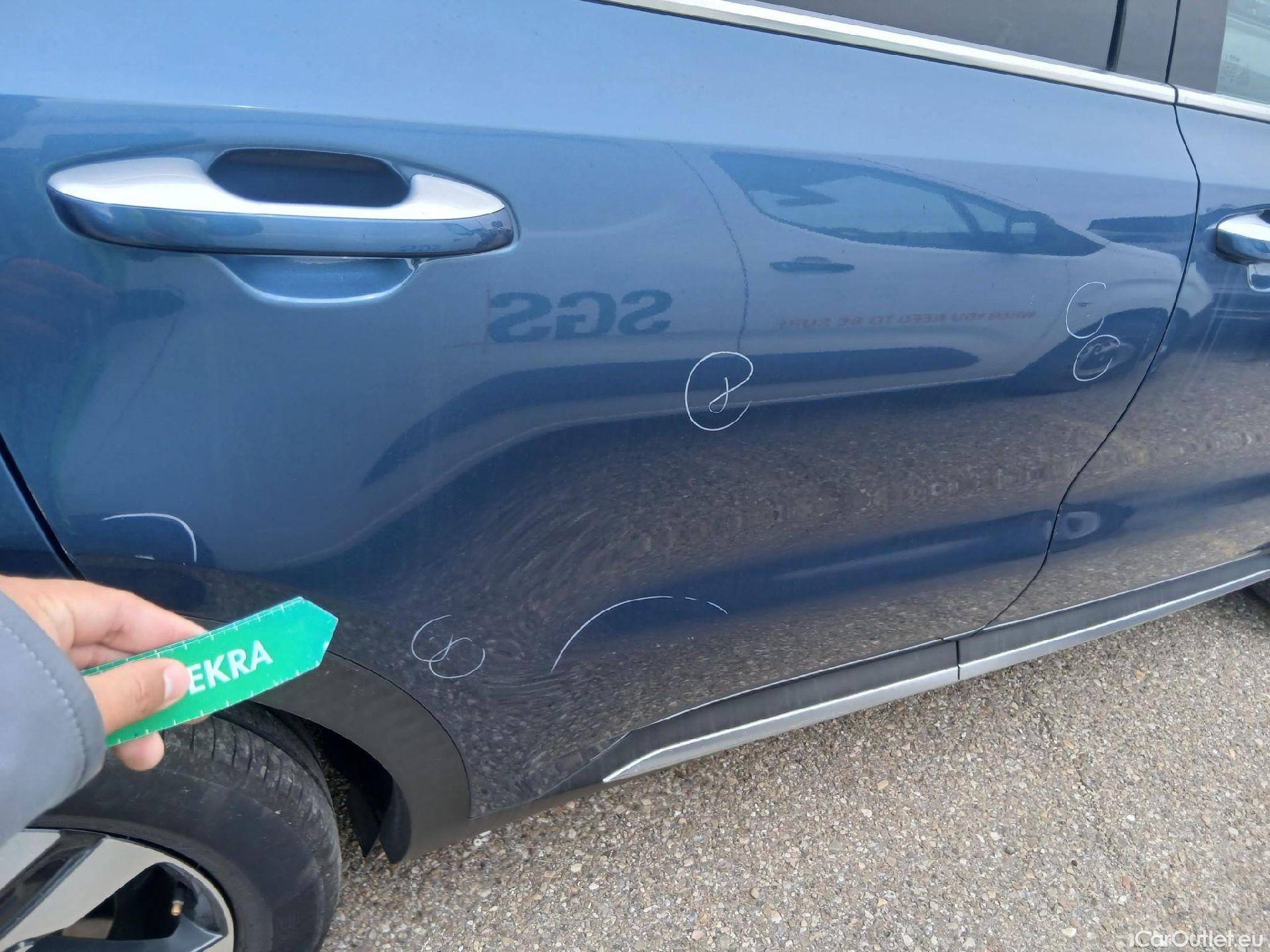  KIA  Sorento KIA  / 2020 / 5P / todoterreno 1.6 T-GDi HEV Drive 4x2 7pl #21