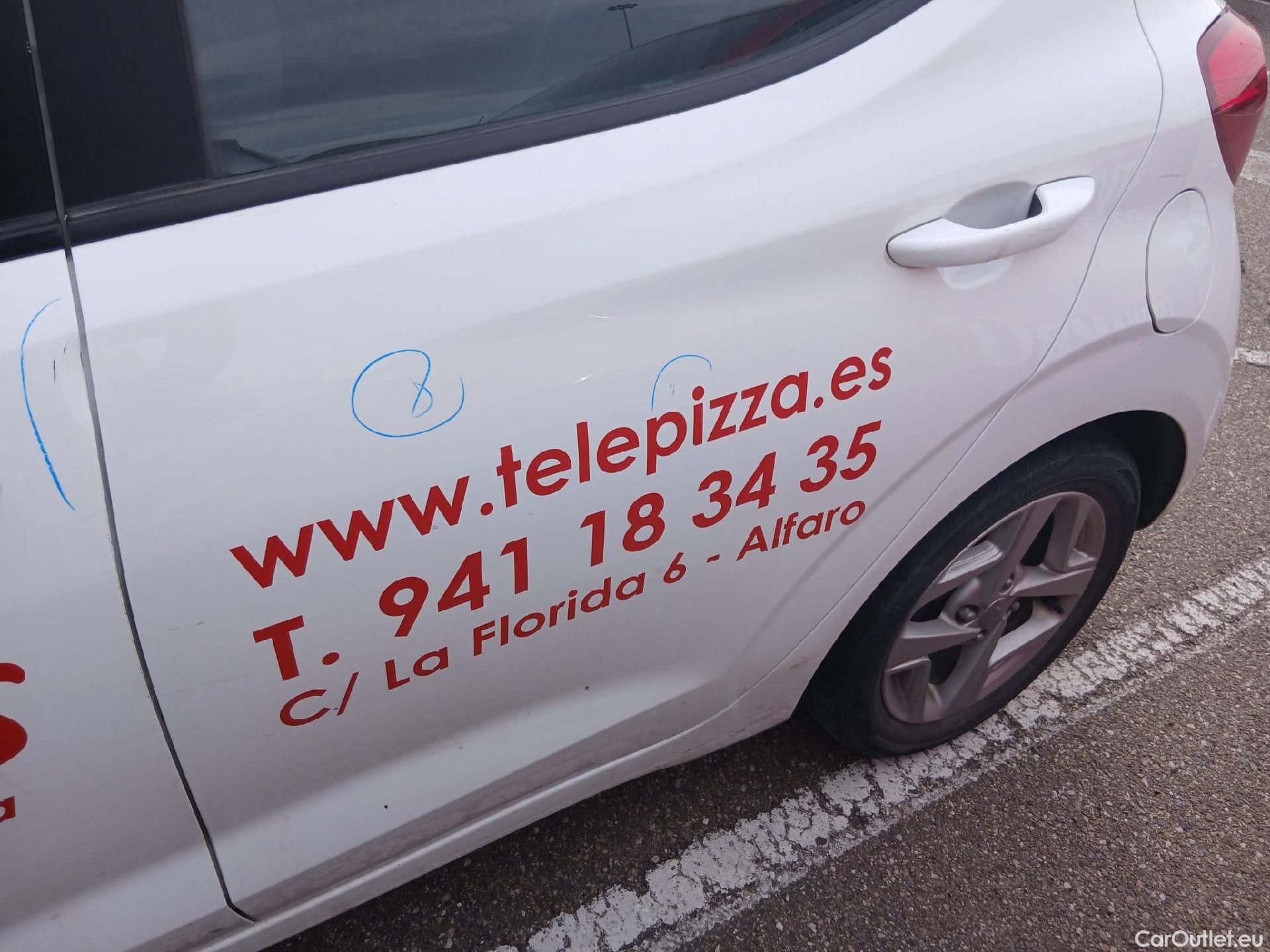  Hyundai  i10 HYUNDAI  / 2020 / 5P / berlina con portón 1.0 Klass #21