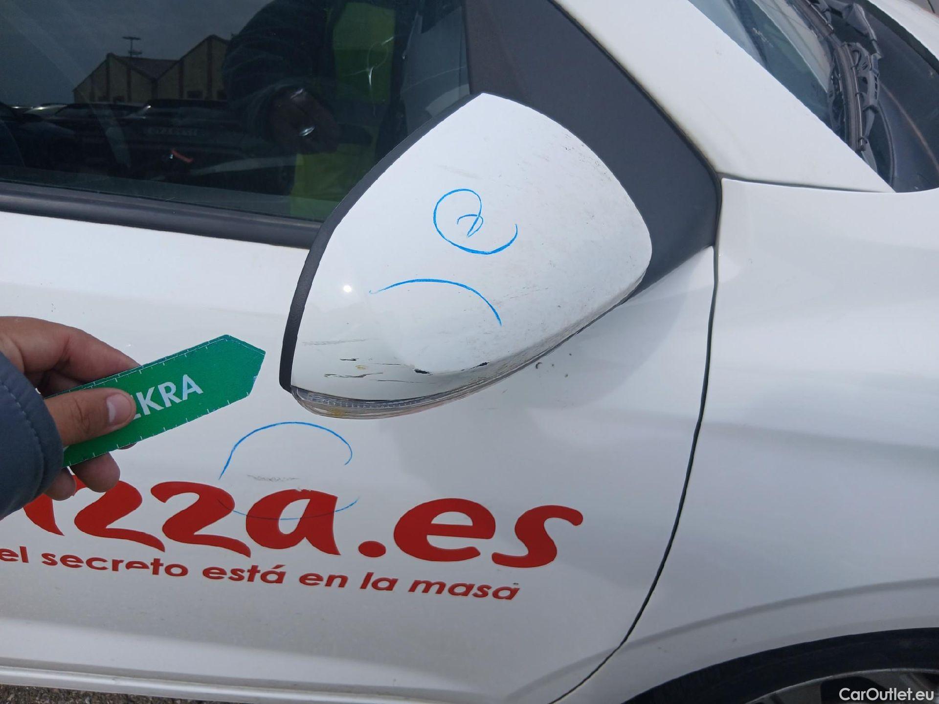  Hyundai  i10 HYUNDAI  / 2020 / 5P / berlina con portón 1.0 Klass #32