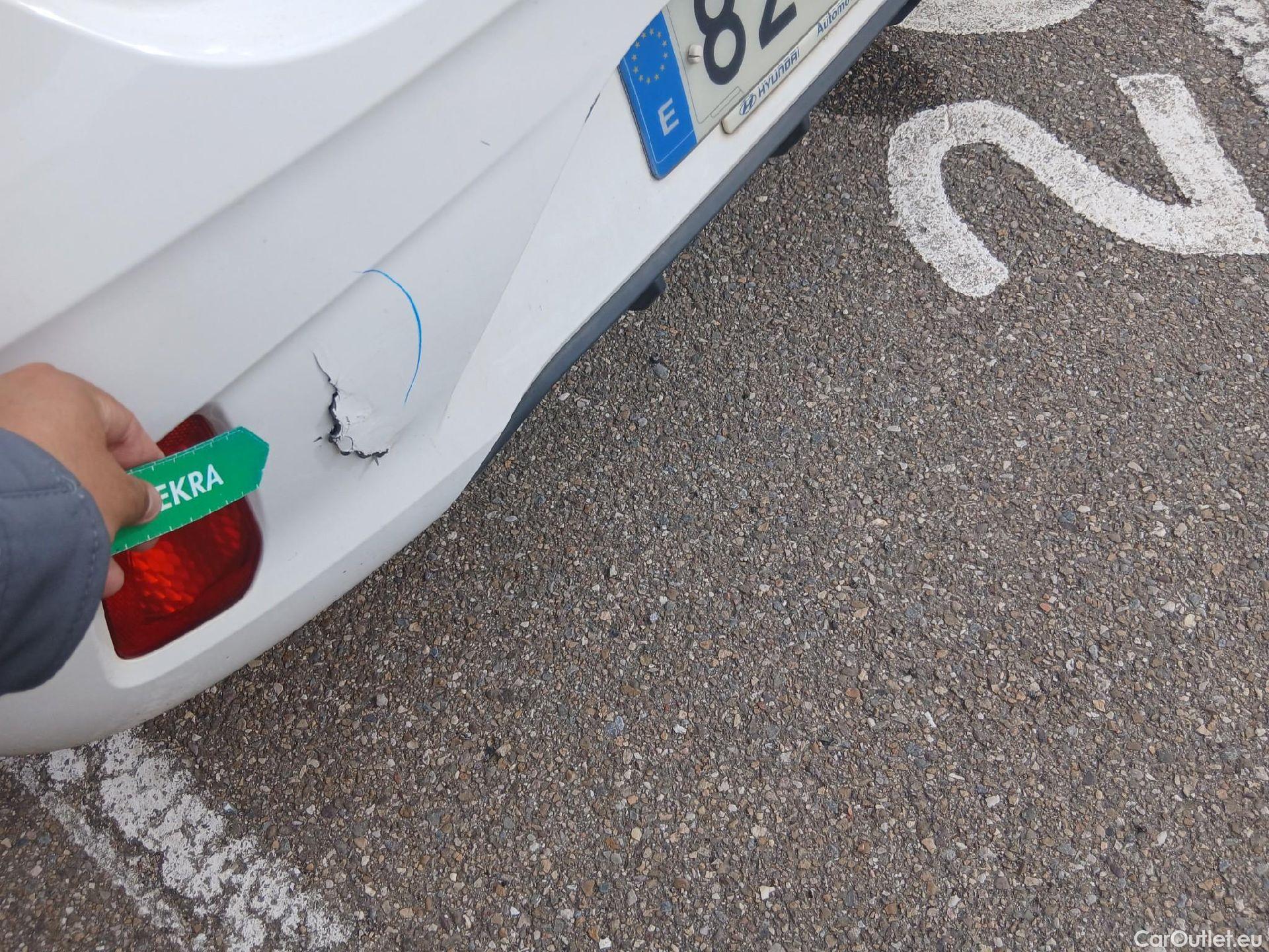  Hyundai  i10 HYUNDAI  / 2020 / 5P / berlina con portón 1.0 Klass #24