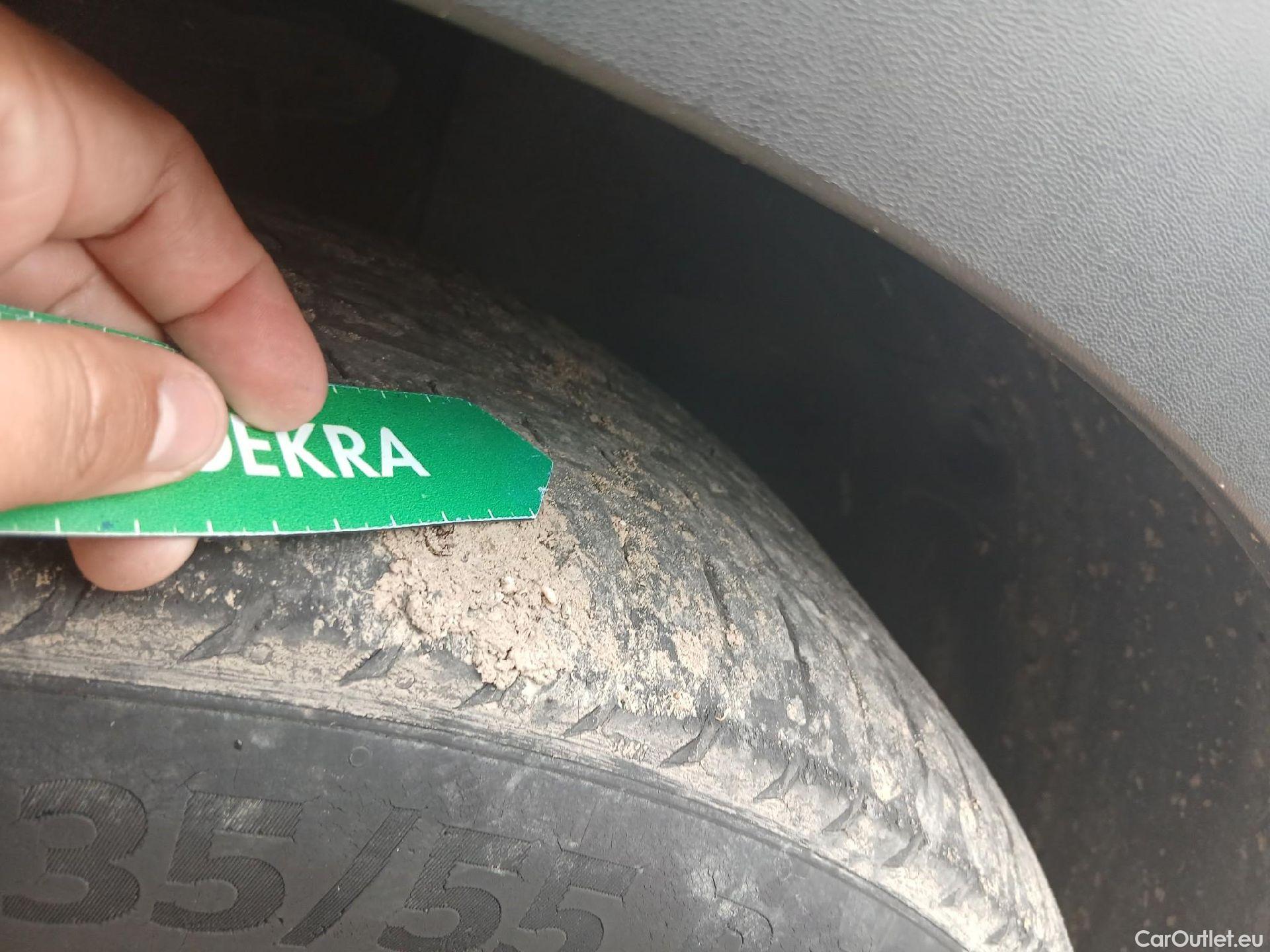  KIA  Sorento KIA  / 2020 / 5P / todoterreno 1.6 T-GDi HEV Drive 4x2 7pl #4