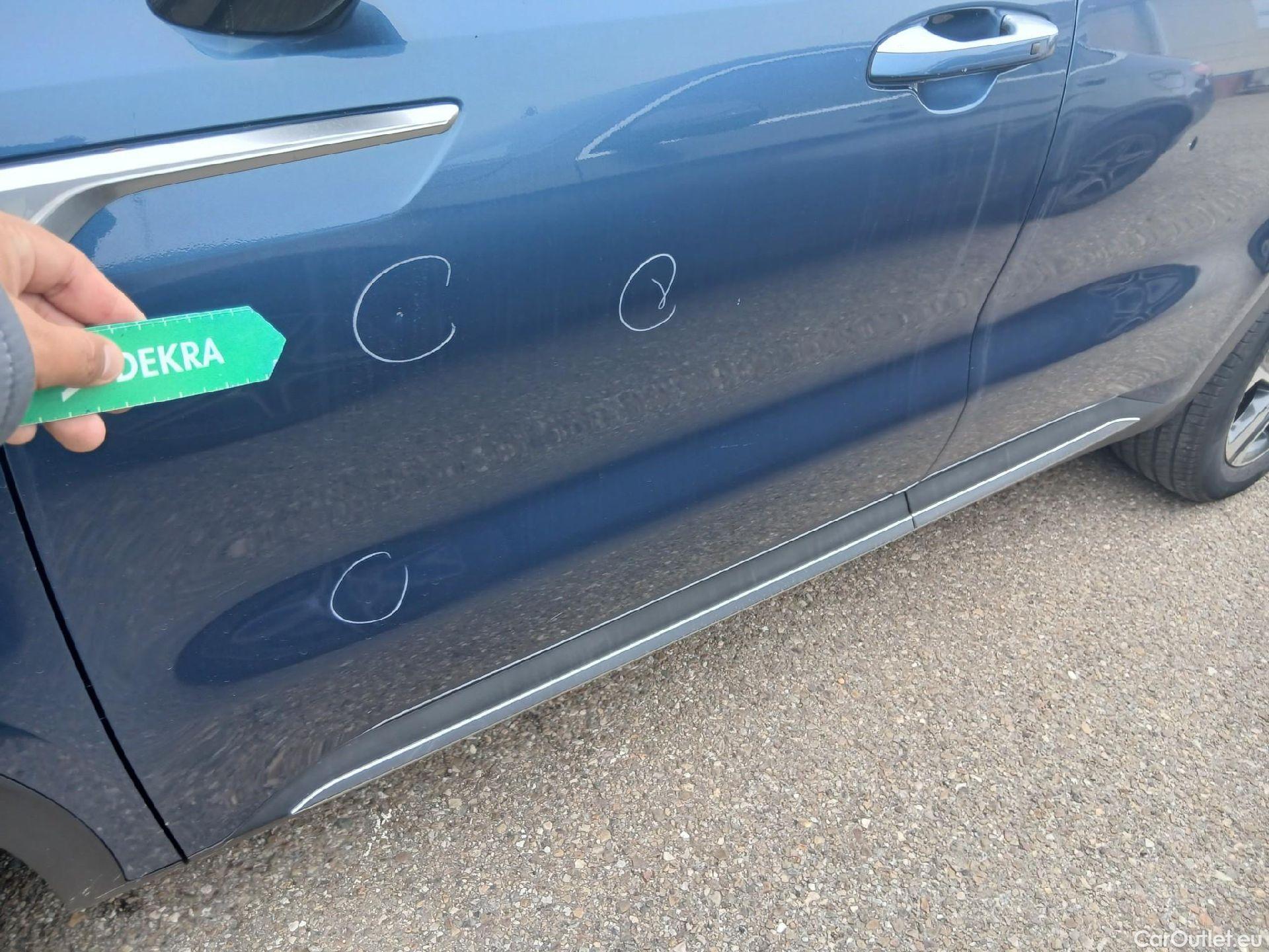  KIA  Sorento KIA  / 2020 / 5P / todoterreno 1.6 T-GDi HEV Drive 4x2 7pl #13