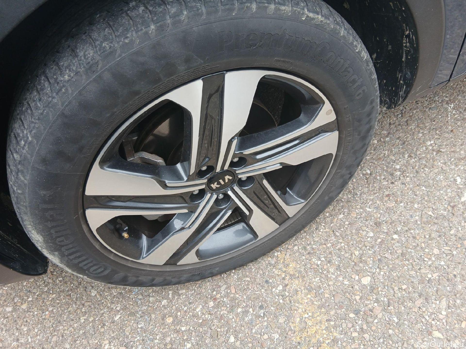  KIA  Sorento KIA  / 2020 / 5P / todoterreno 1.6 T-GDi HEV Drive 4x2 7pl #2