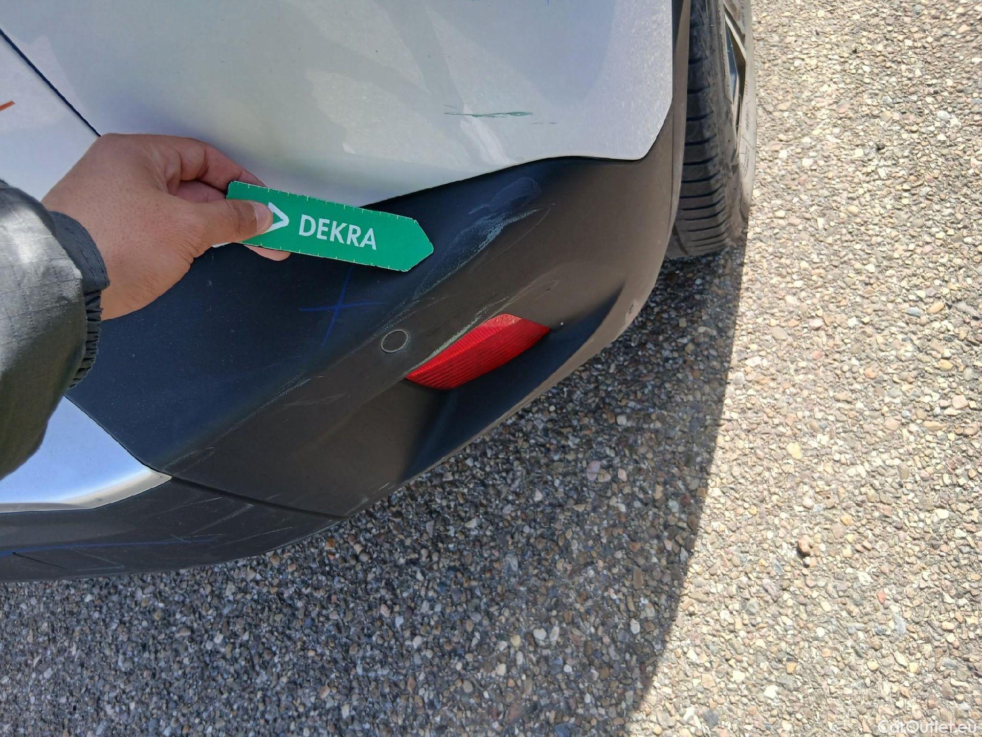  Peugeot  2008 PEUGEOT  / 2019 / 5P / todoterreno Allure BlueHDI 81kW (110CV) #10