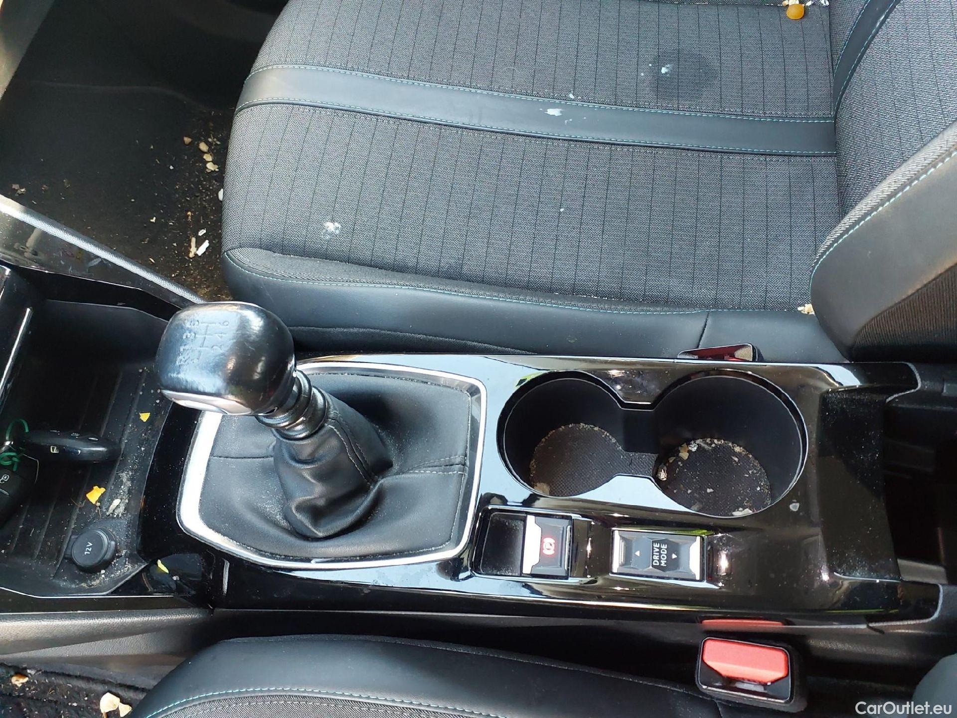  Peugeot  2008 PEUGEOT  / 2019 / 5P / todoterreno Allure BlueHDI 81kW (110CV) #16