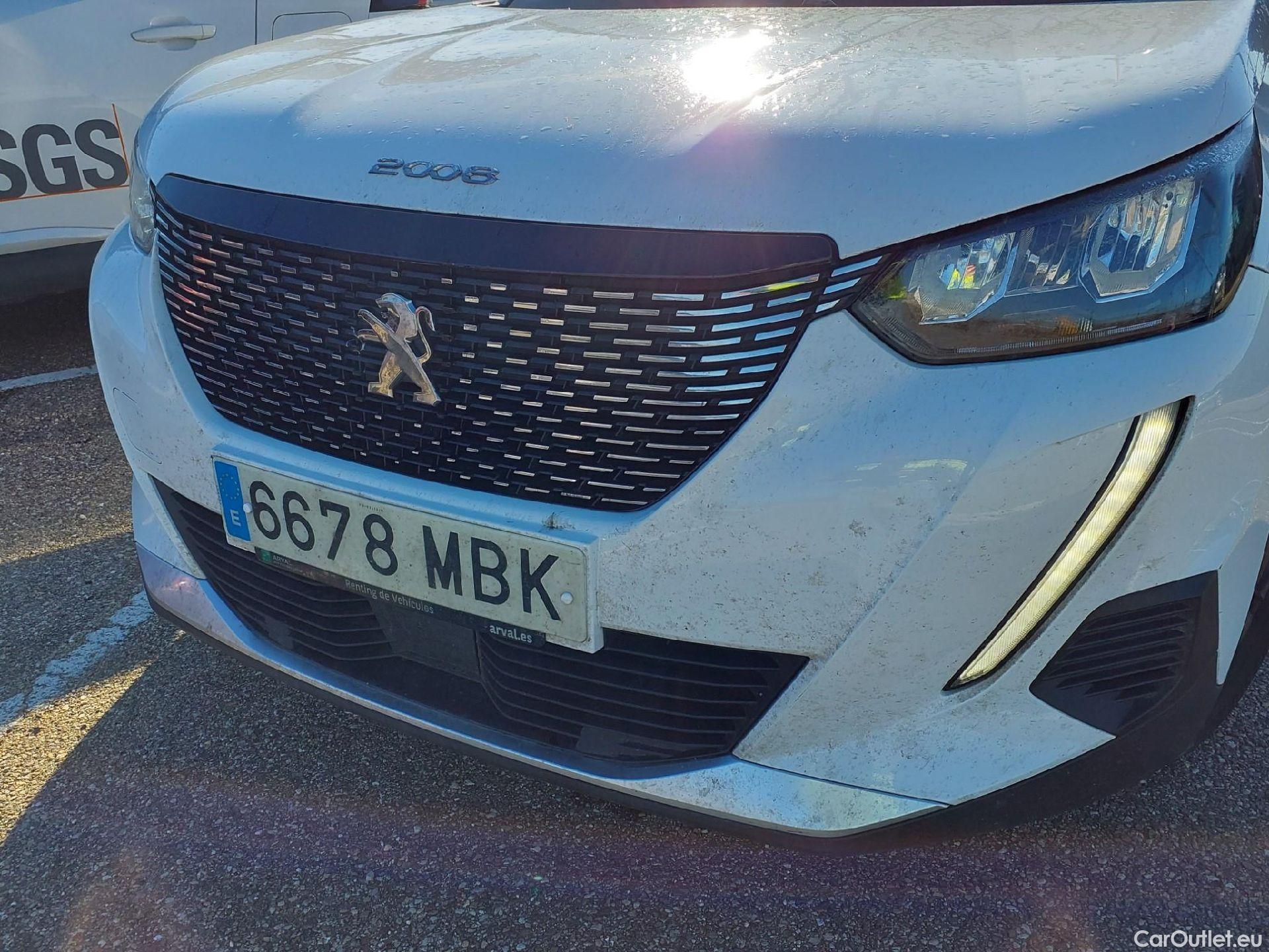  Peugeot  2008 PEUGEOT  / 2019 / 5P / todoterreno Allure BlueHDI 81kW (110CV) #14