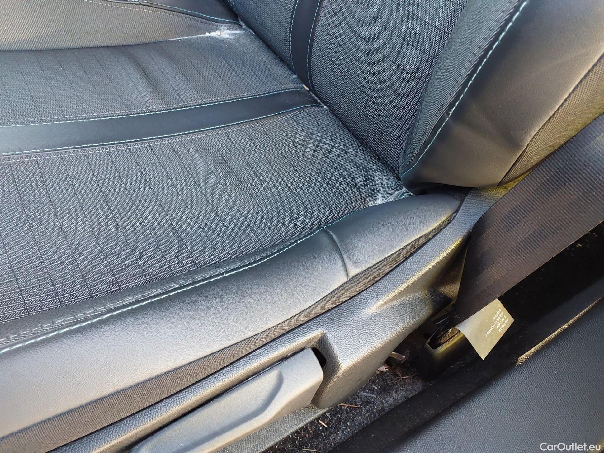  Peugeot  2008 PEUGEOT  / 2019 / 5P / todoterreno Allure BlueHDI 81kW (110CV) #15