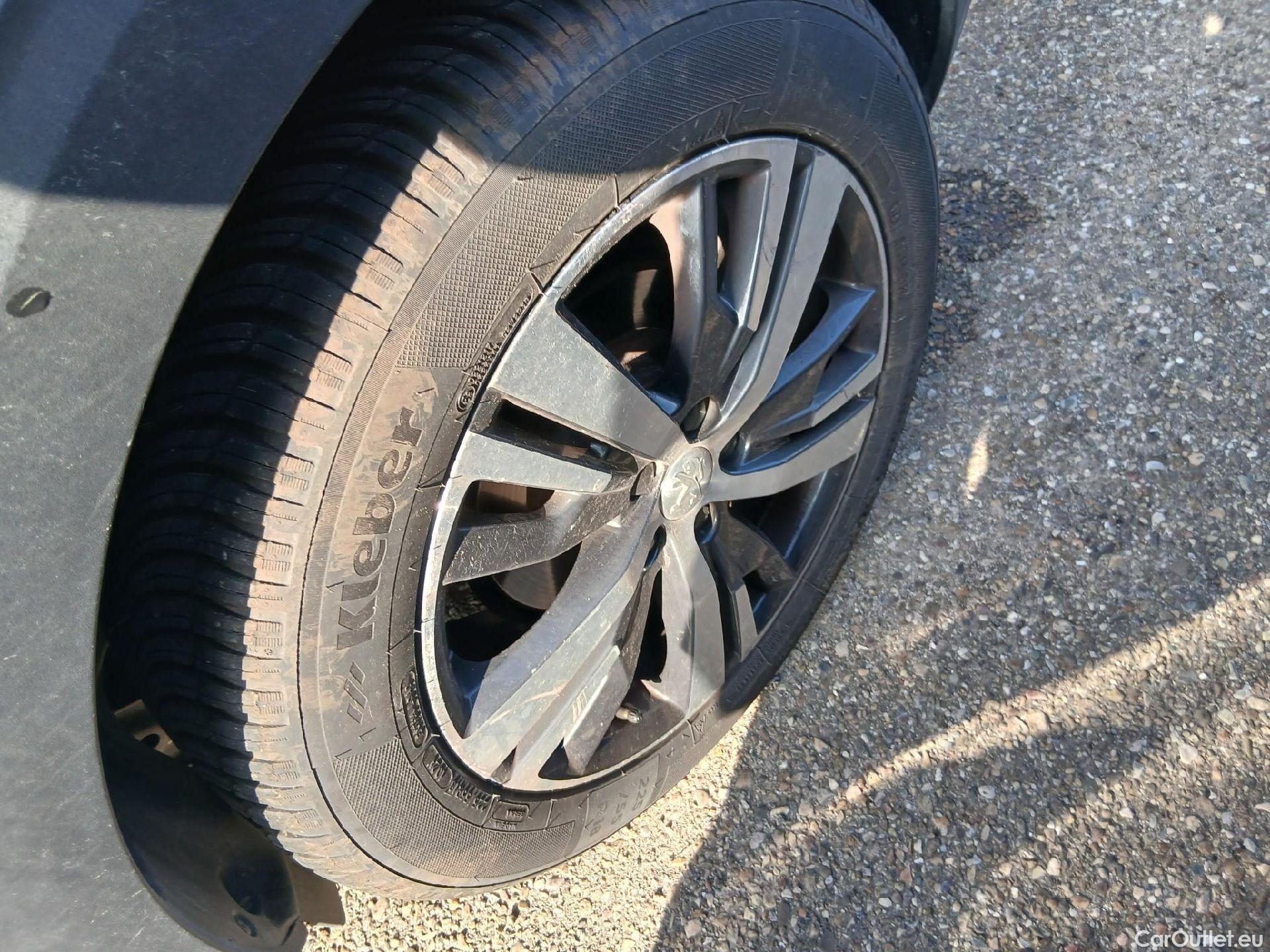  Peugeot  3008 PEUGEOT  / 2020 / 5P / todoterreno 1.5 BlueHDi 96kW (130CV) S&S Allure EAT8 #13