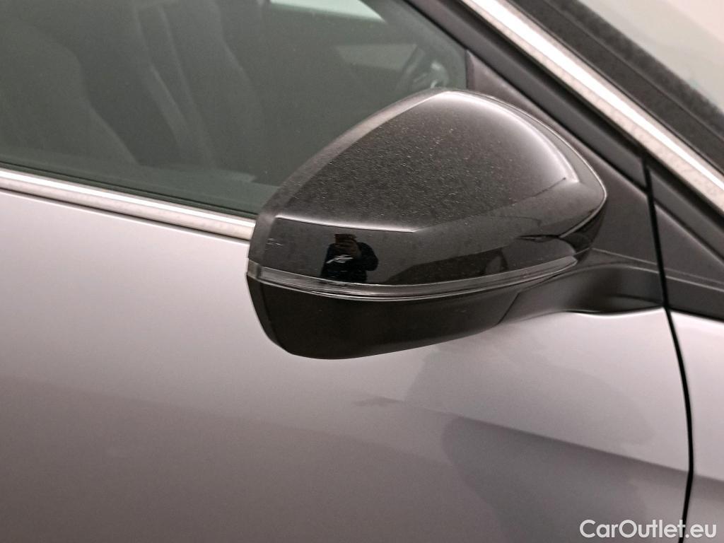  Peugeot  3008 PEUGEOT  / 2020 / 5P / todoterreno 1.5 BlueHDi 96kW S&S GT EAT8 #40