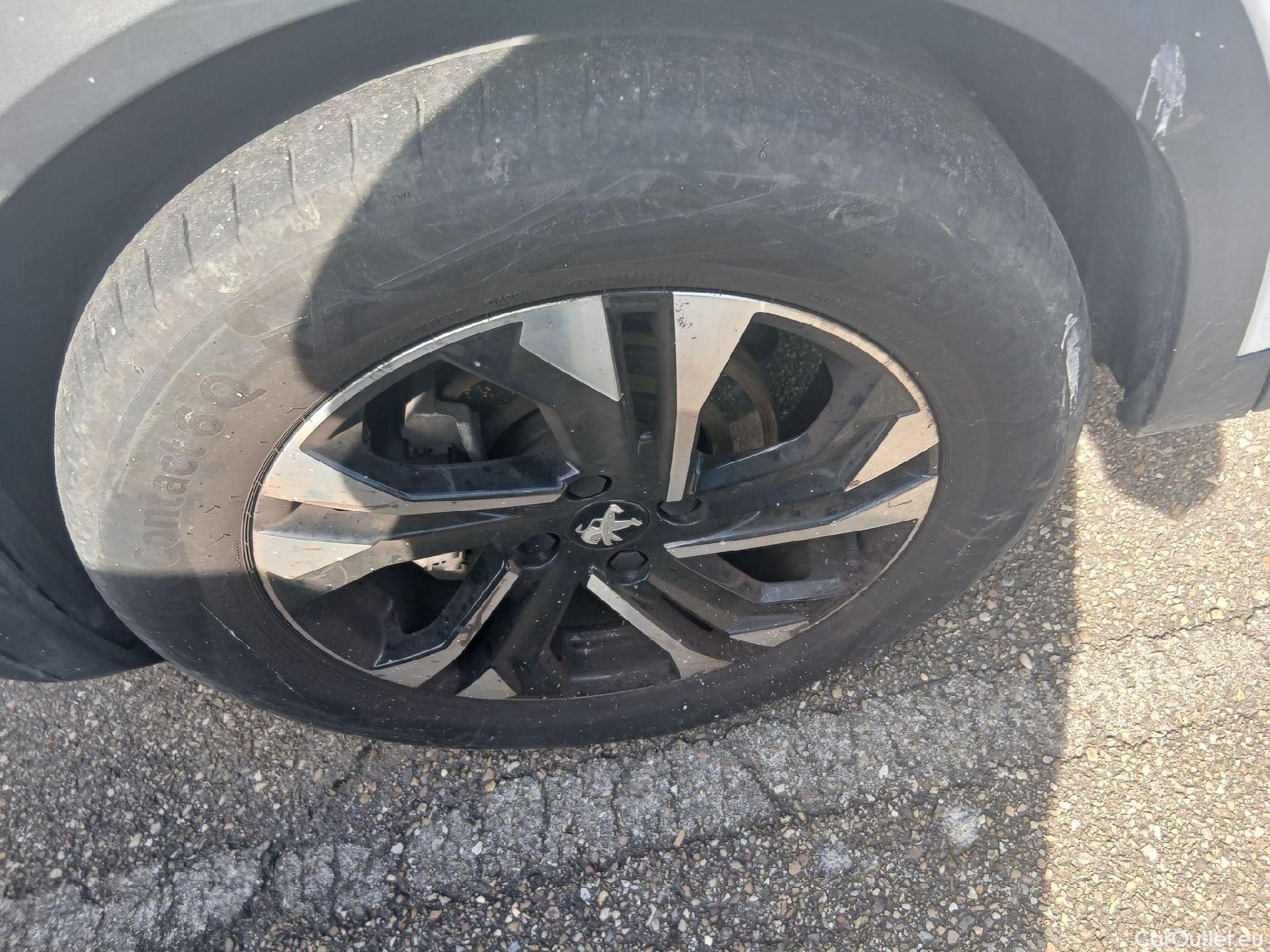  Peugeot  2008 PEUGEOT  / 2019 / 5P / todoterreno Allure BlueHDI 81kW (110CV) #3