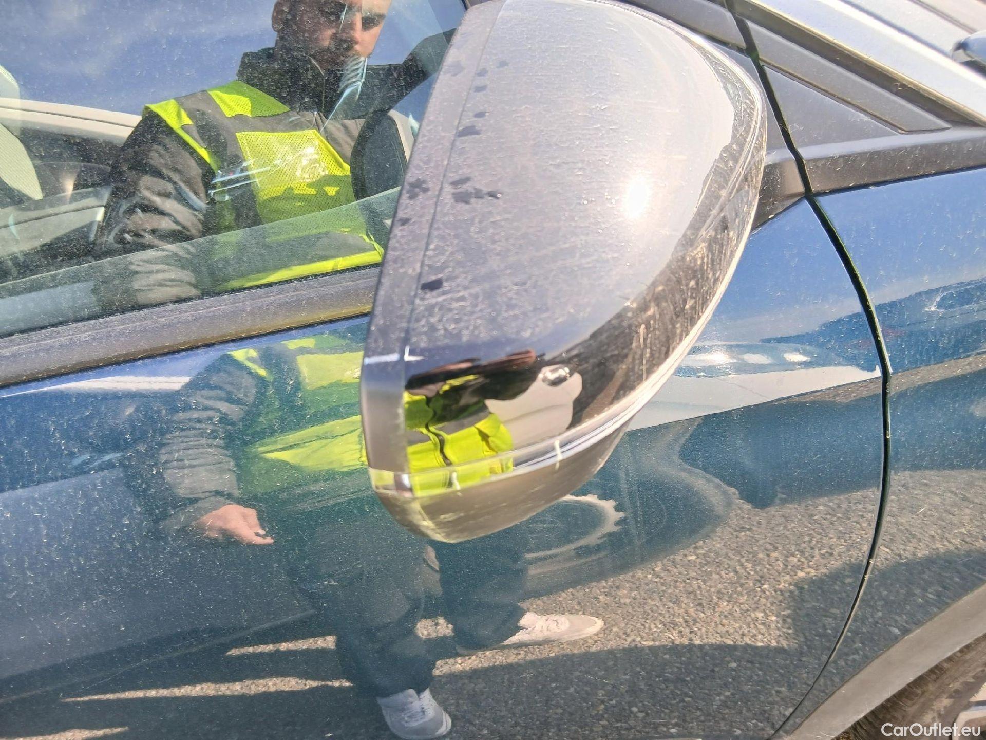  Peugeot  3008 PEUGEOT  / 2020 / 5P / todoterreno 1.5 BlueHDi 96kW (130CV) S&S Allure EAT8 #27