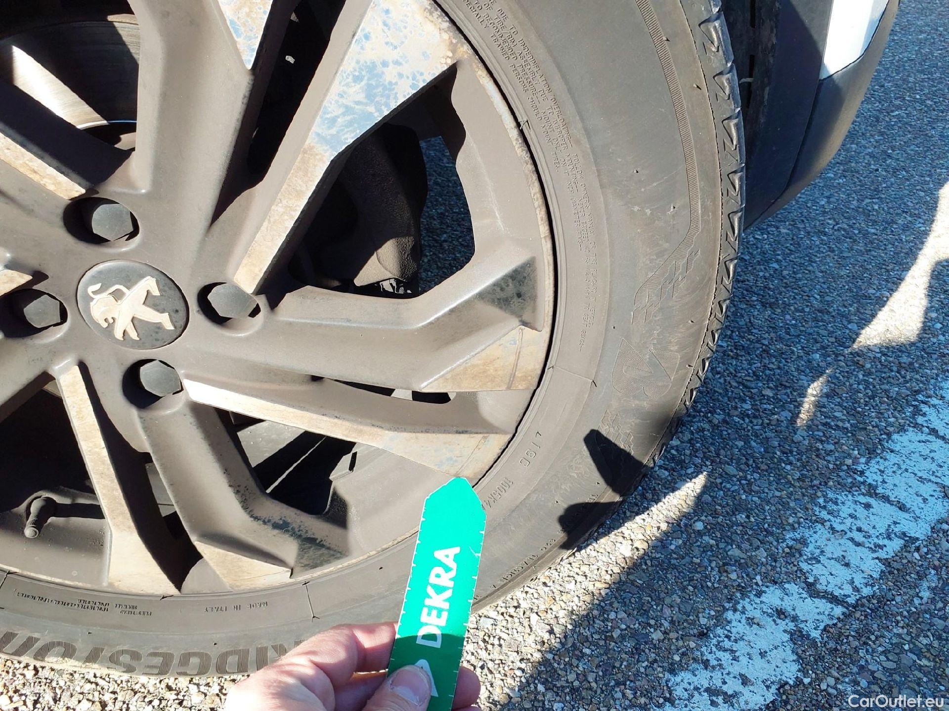  Peugeot  2008 PEUGEOT  / 2019 / 5P / todoterreno Allure BlueHDI 81kW (110CV) #13