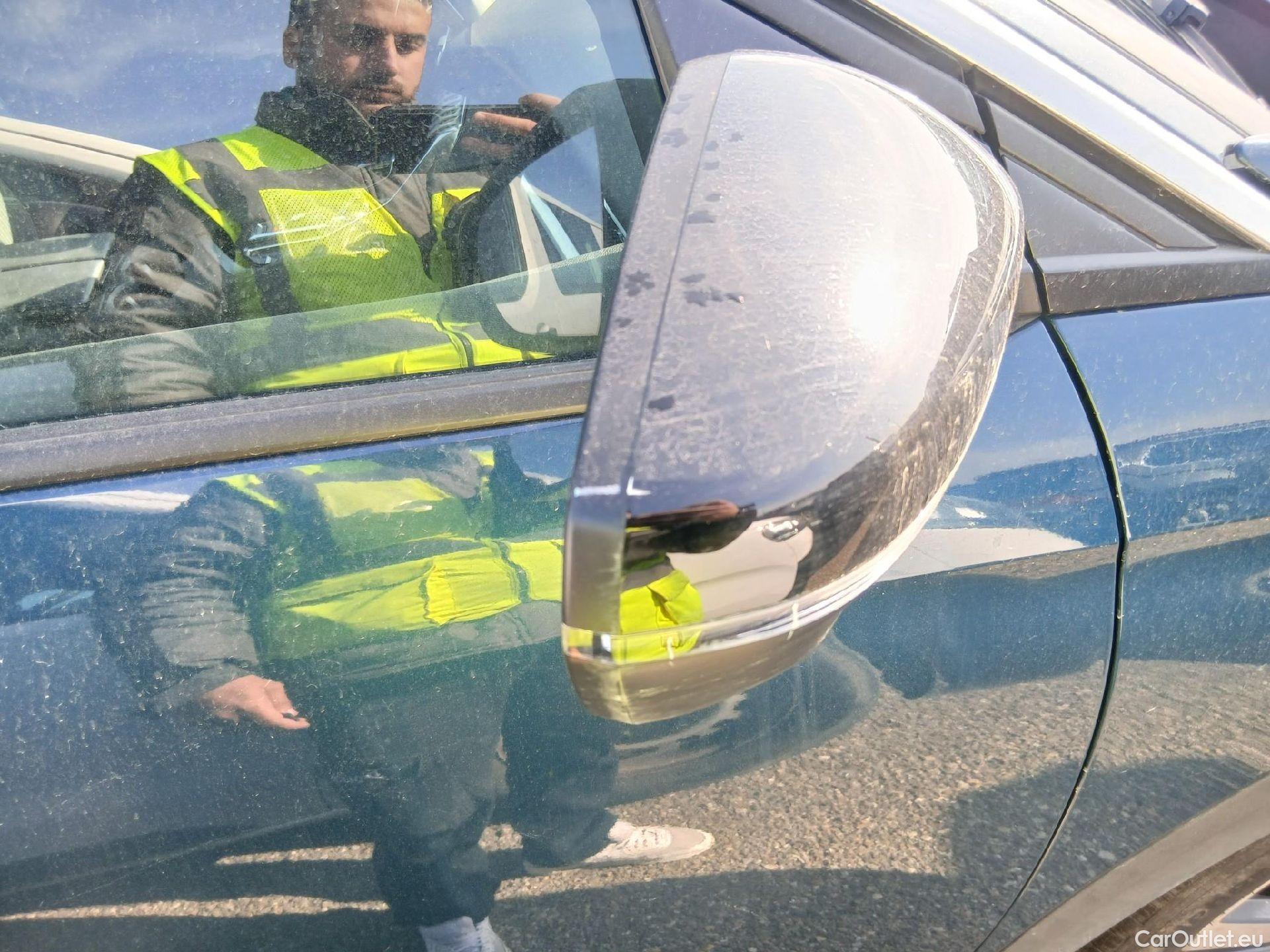  Peugeot  3008 PEUGEOT  / 2020 / 5P / todoterreno 1.5 BlueHDi 96kW (130CV) S&S Allure EAT8 #25